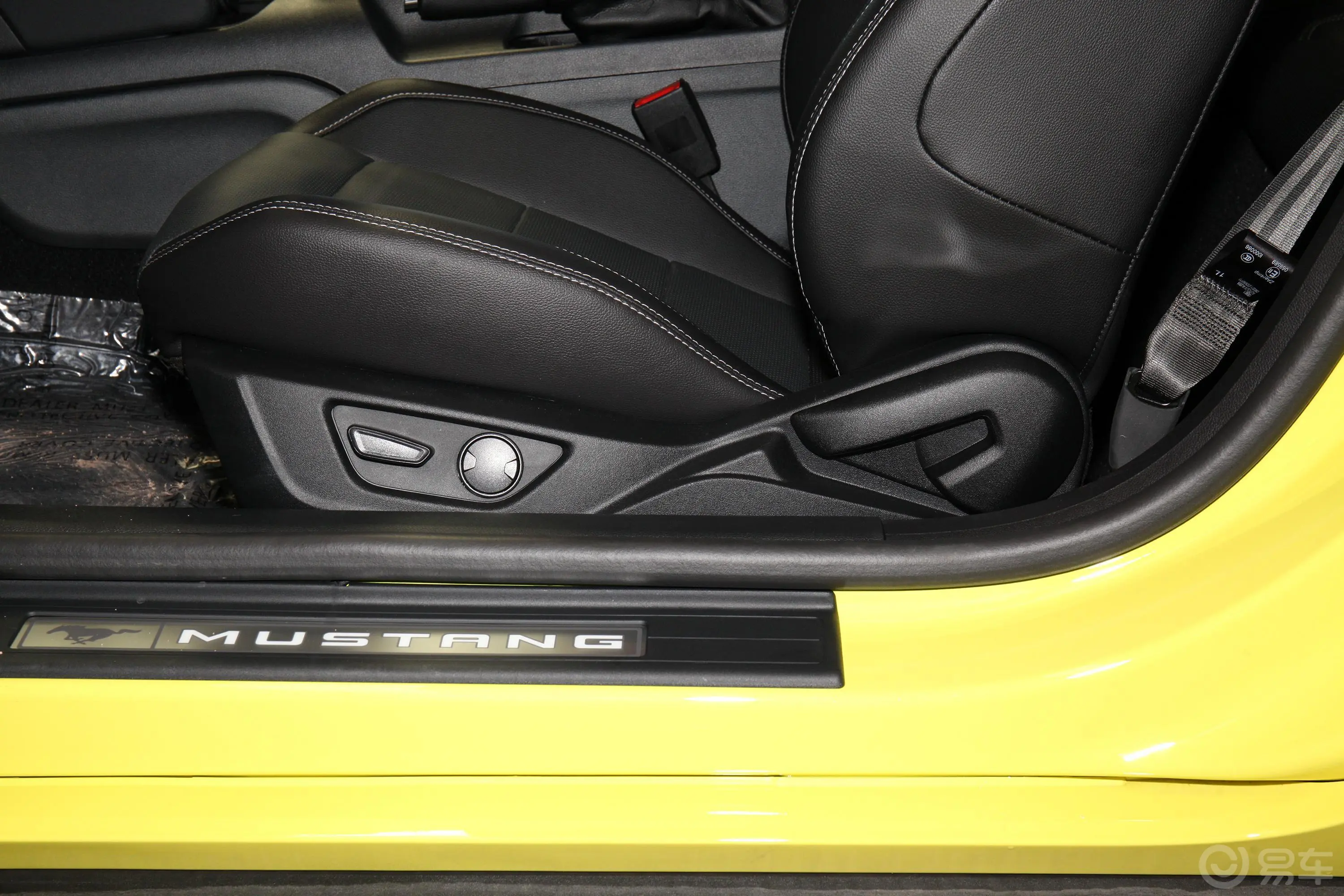 Mustang2.3T 掠光复刻限量版主驾座椅调节