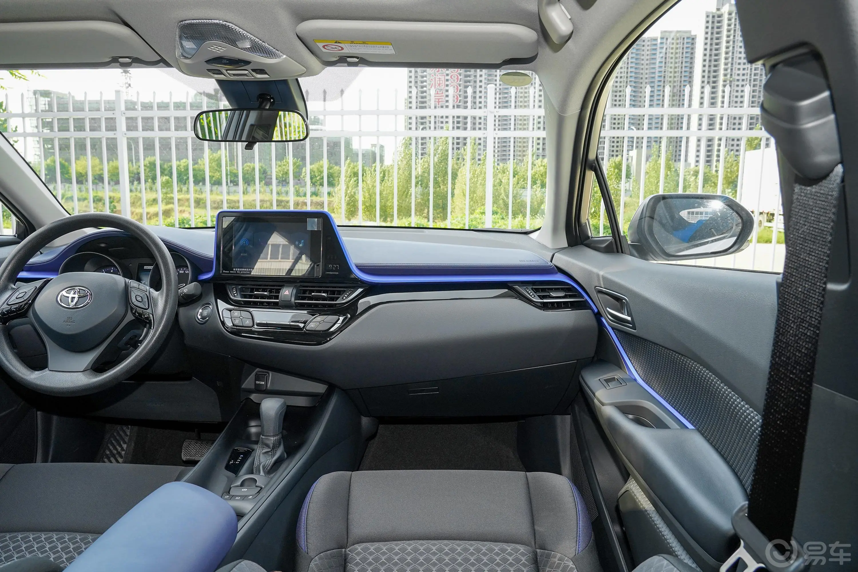 丰田C-HR2.0L 舒适版副驾驶位区域