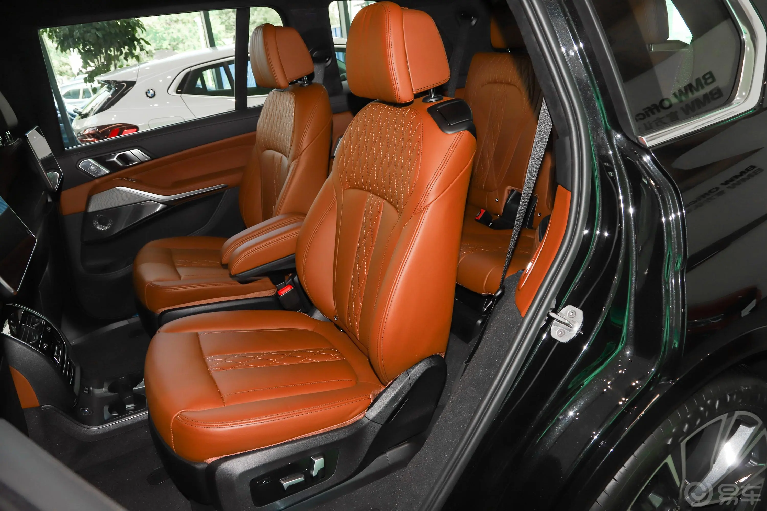 宝马X7改款 xDrive40i 行政型 豪华套装后排座椅