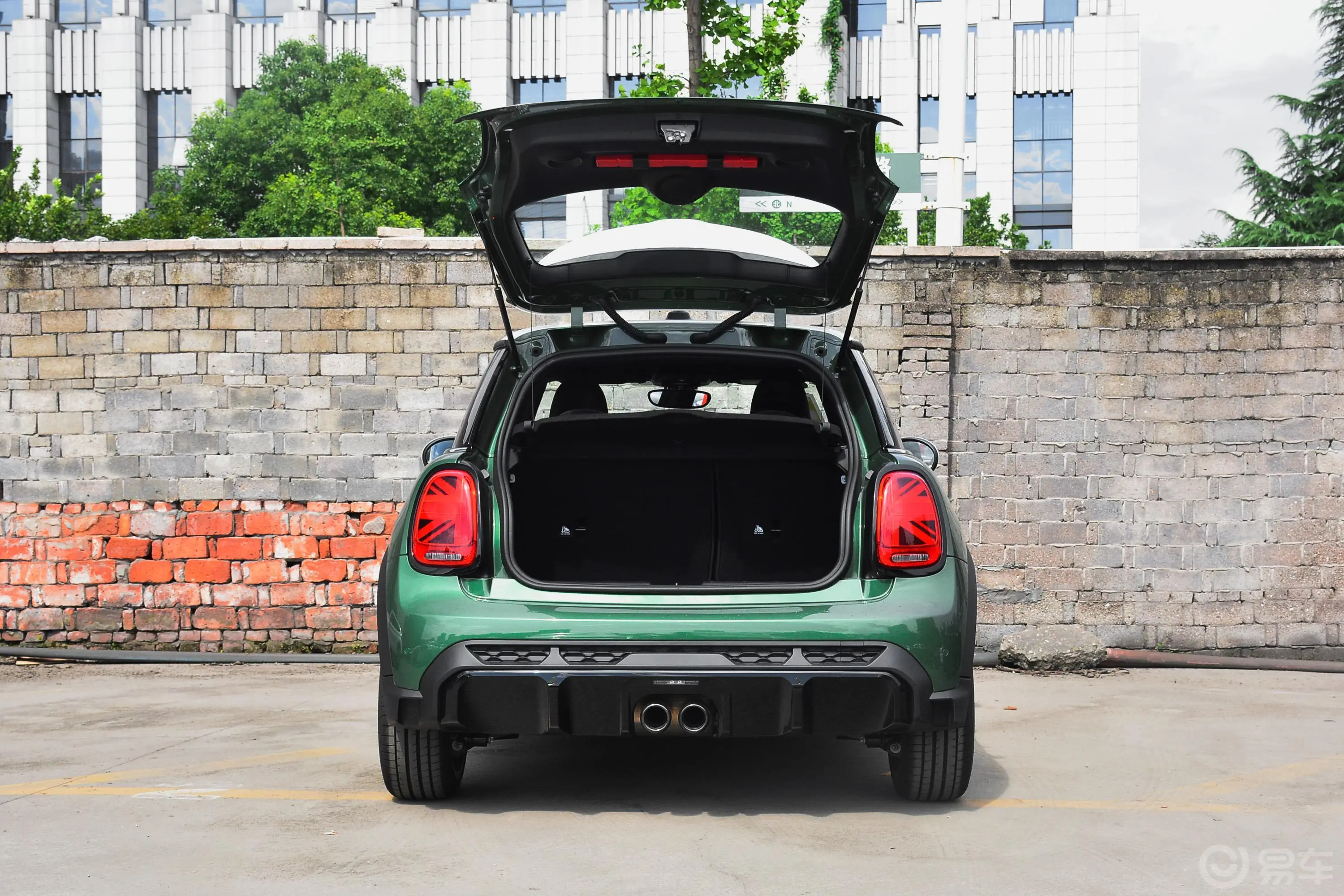 MINI2.0T COOPER S 赛车手空间