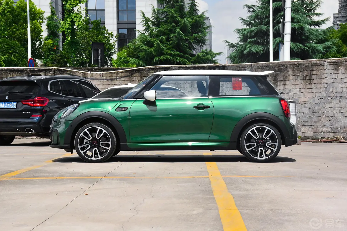 MINI2.0T COOPER S 赛车手外观