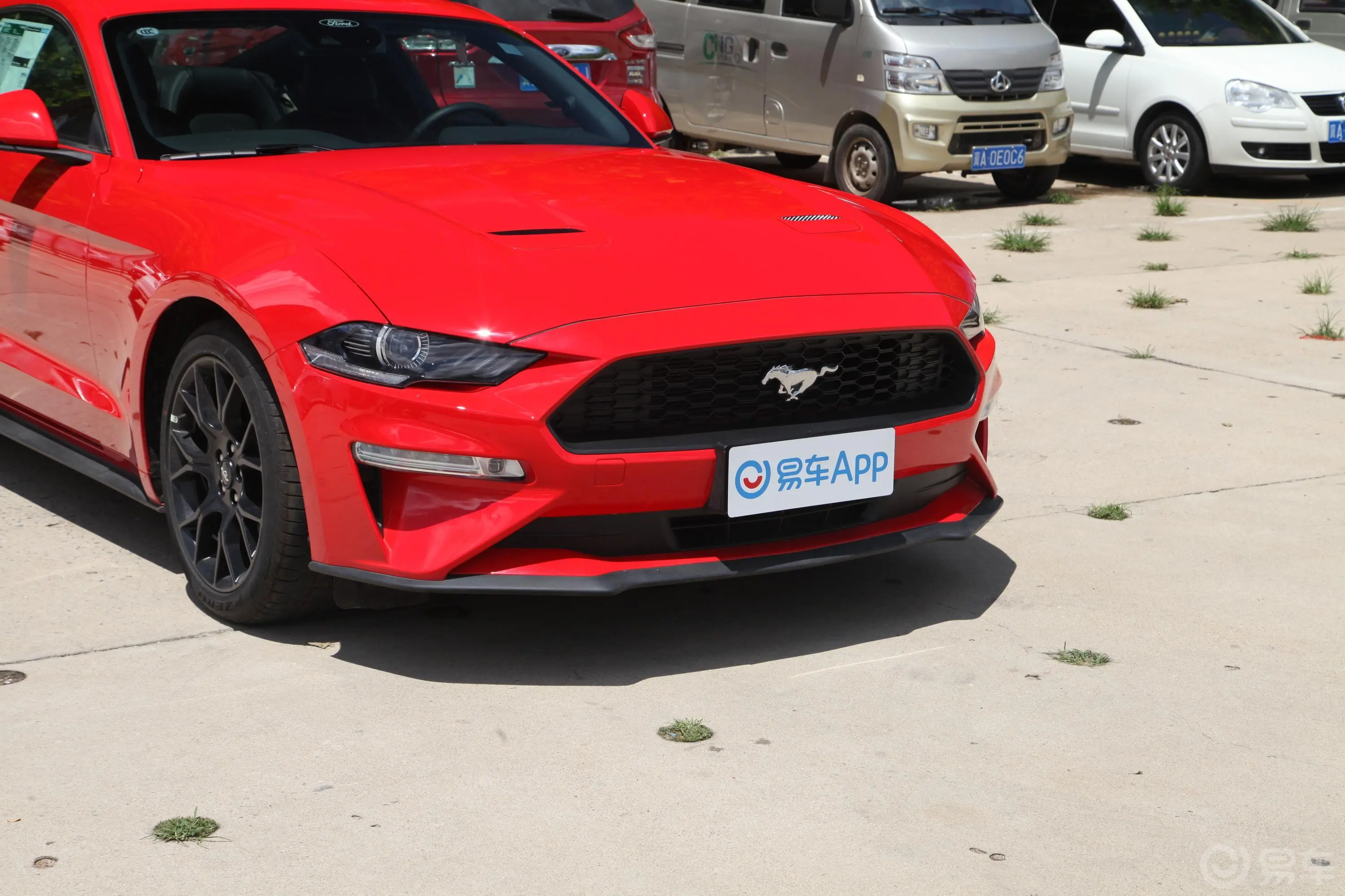 Mustang2.3T 基本版前格栅侧俯拍