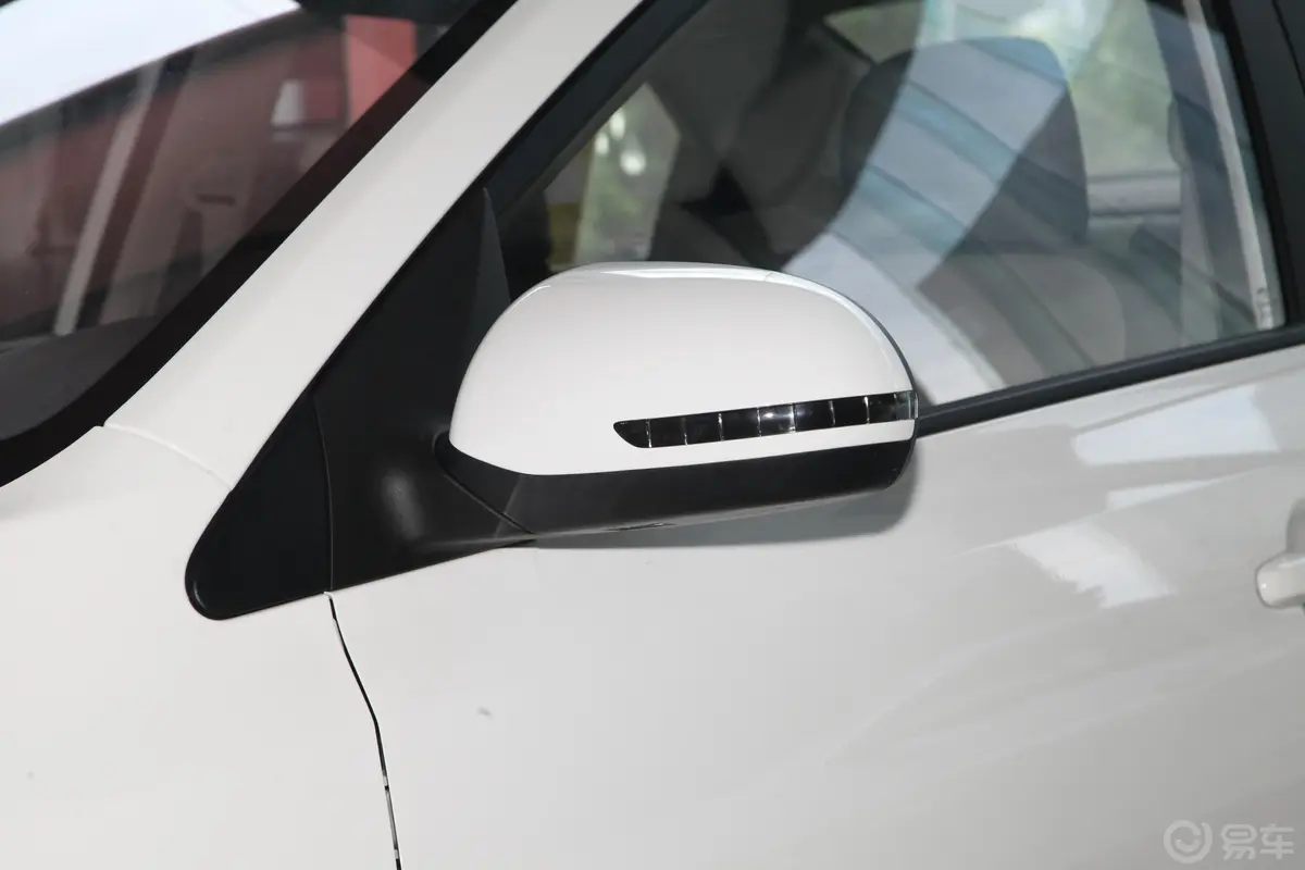 焕驰改款 1.4L 自动 精英互联版主驾驶后视镜背面