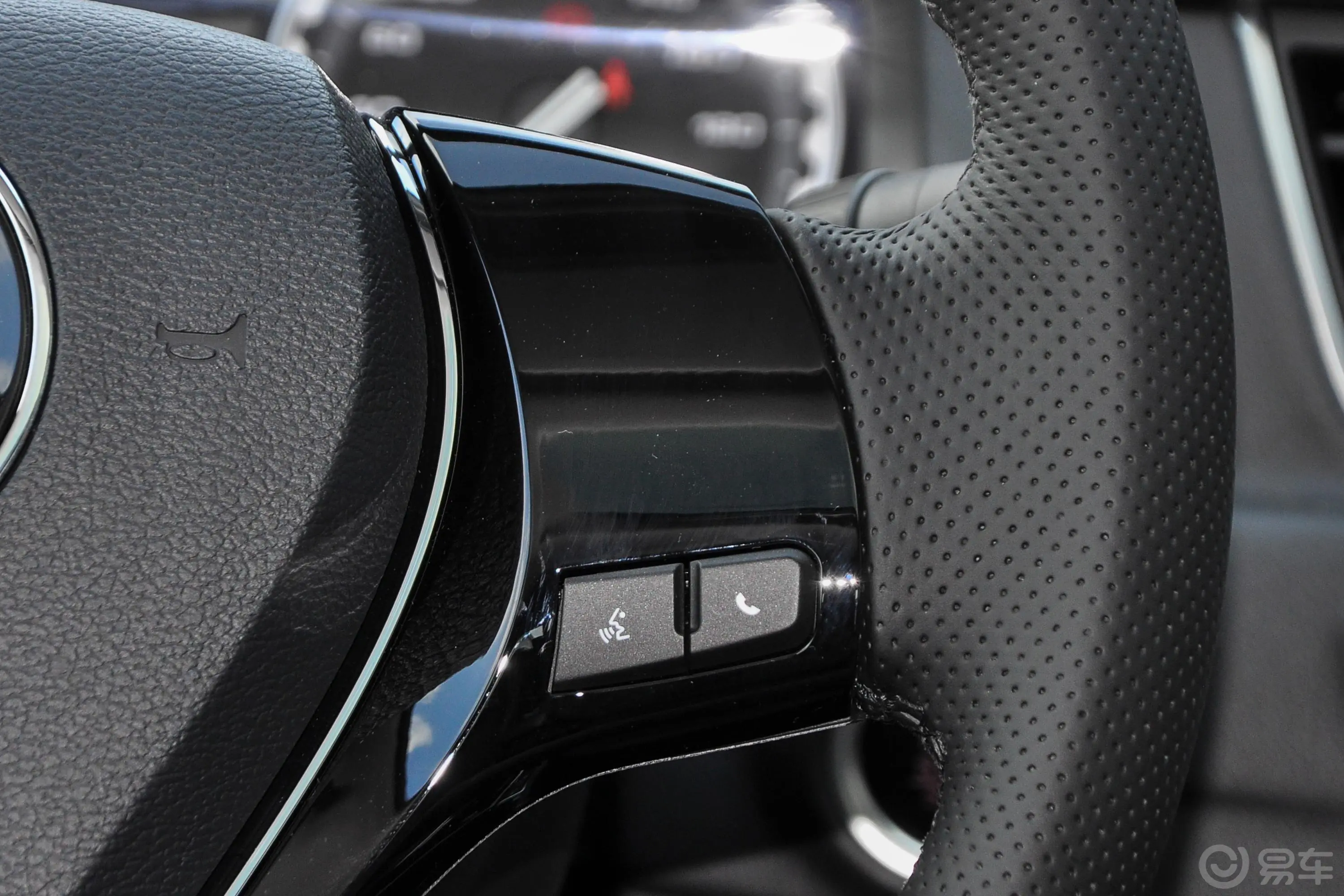 风行S50 EV豪华型右侧方向盘功能按键