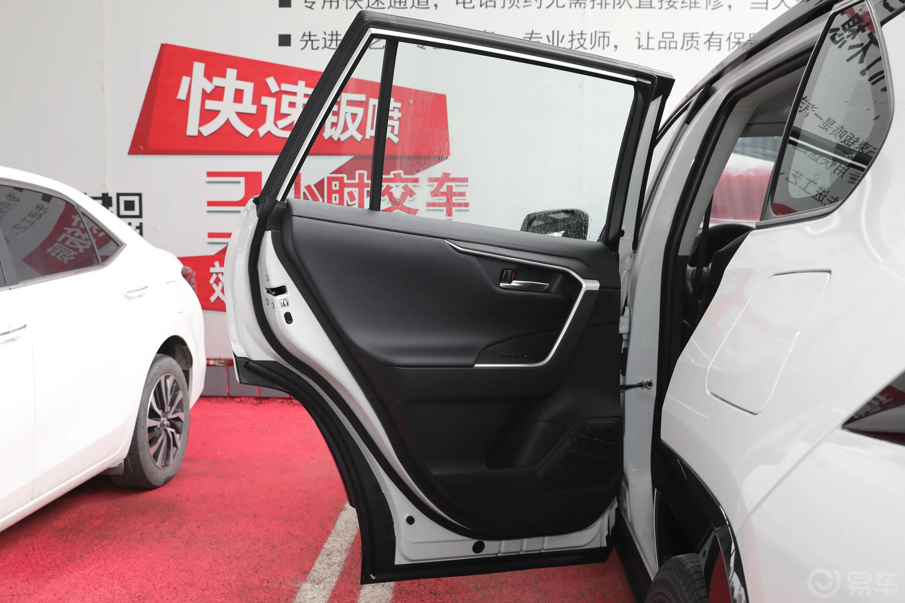 RAV4荣放 双擎E+2.5L 四驱旗舰Pro空间