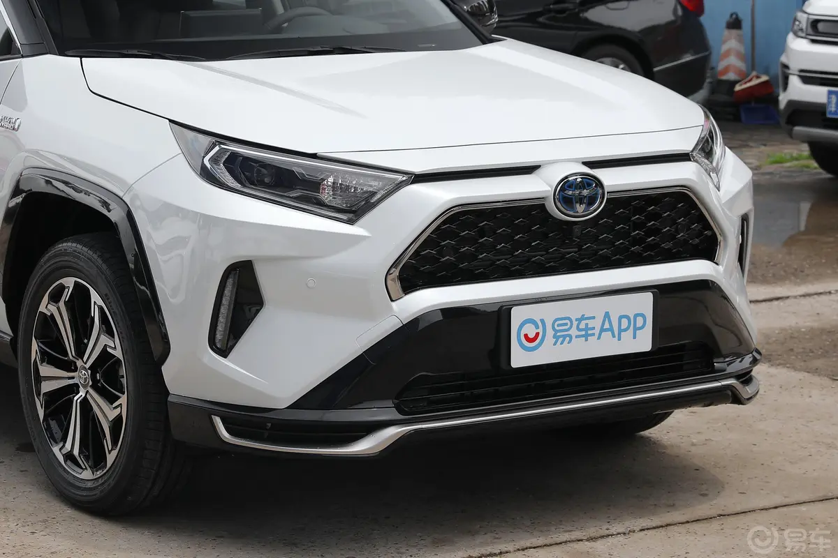 RAV4荣放 双擎E+2.5L 四驱旗舰Pro外观