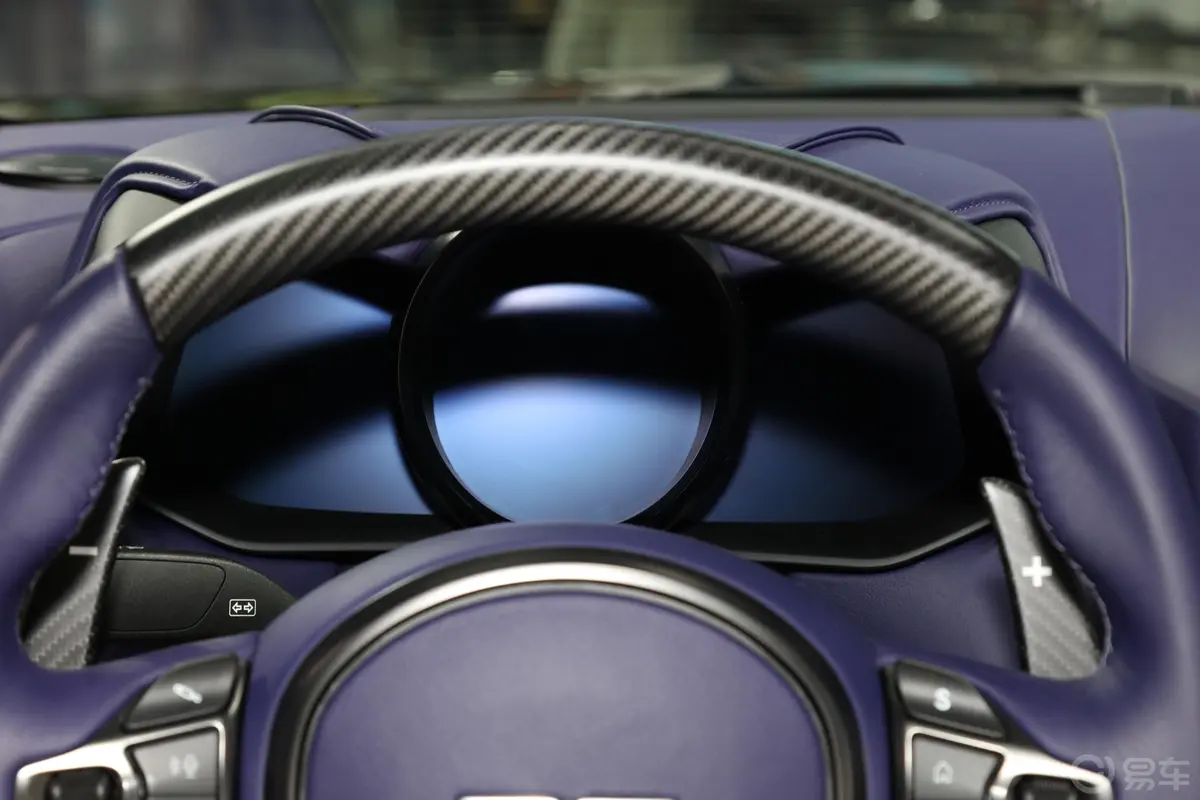 阿斯顿·马丁DBSDBS Superleggera V12 Volante Q定制幻彩光谱蓝仪表盘
