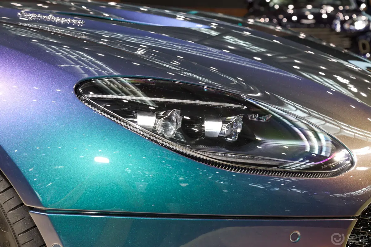 阿斯顿·马丁DBSDBS Superleggera V12 Volante Q定制幻彩光谱蓝外观
