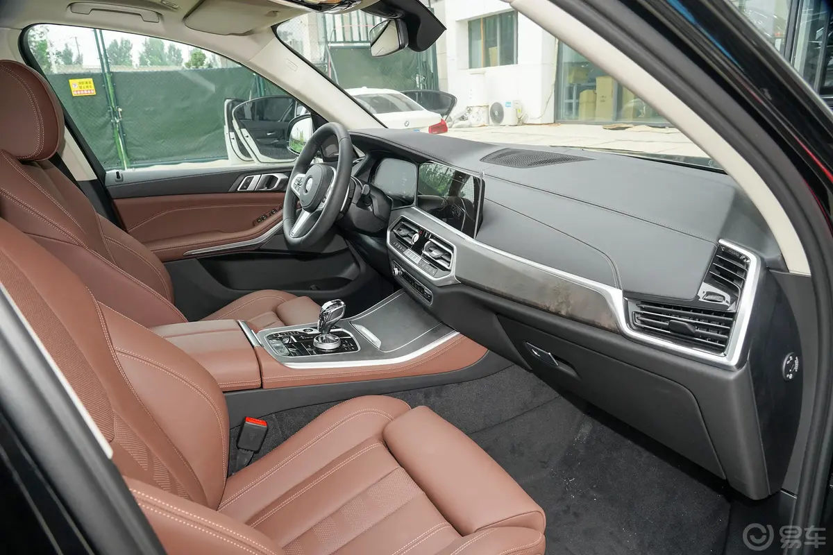 宝马X5(进口)改款 xDrive40i M运动套装内饰全景副驾驶员方向