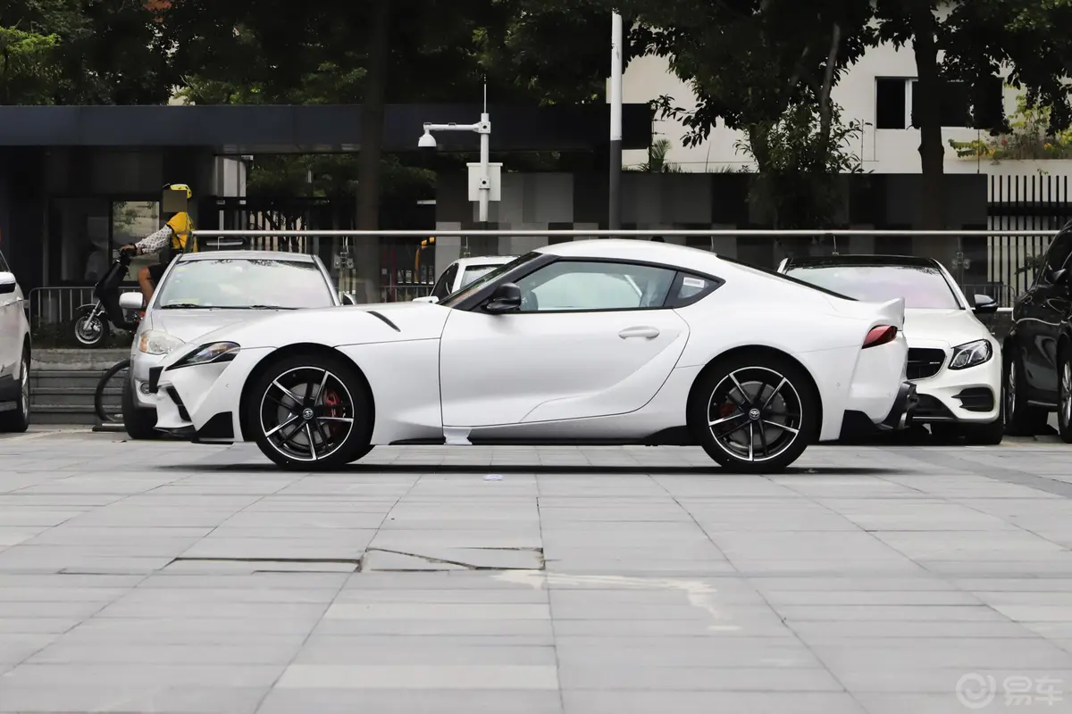 SUPRAGR SUPRA 3.0T 标准型外观