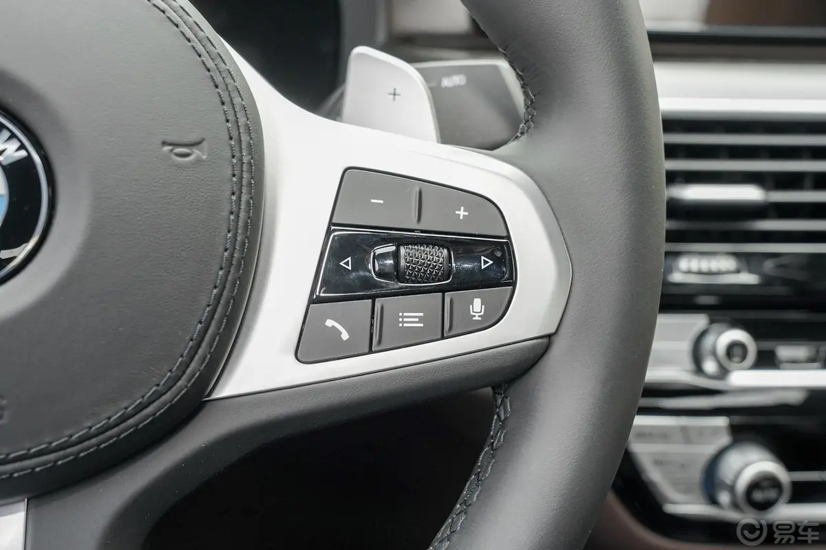 宝马5系改款 530Li xDrive M运动套装右侧方向盘功能按键