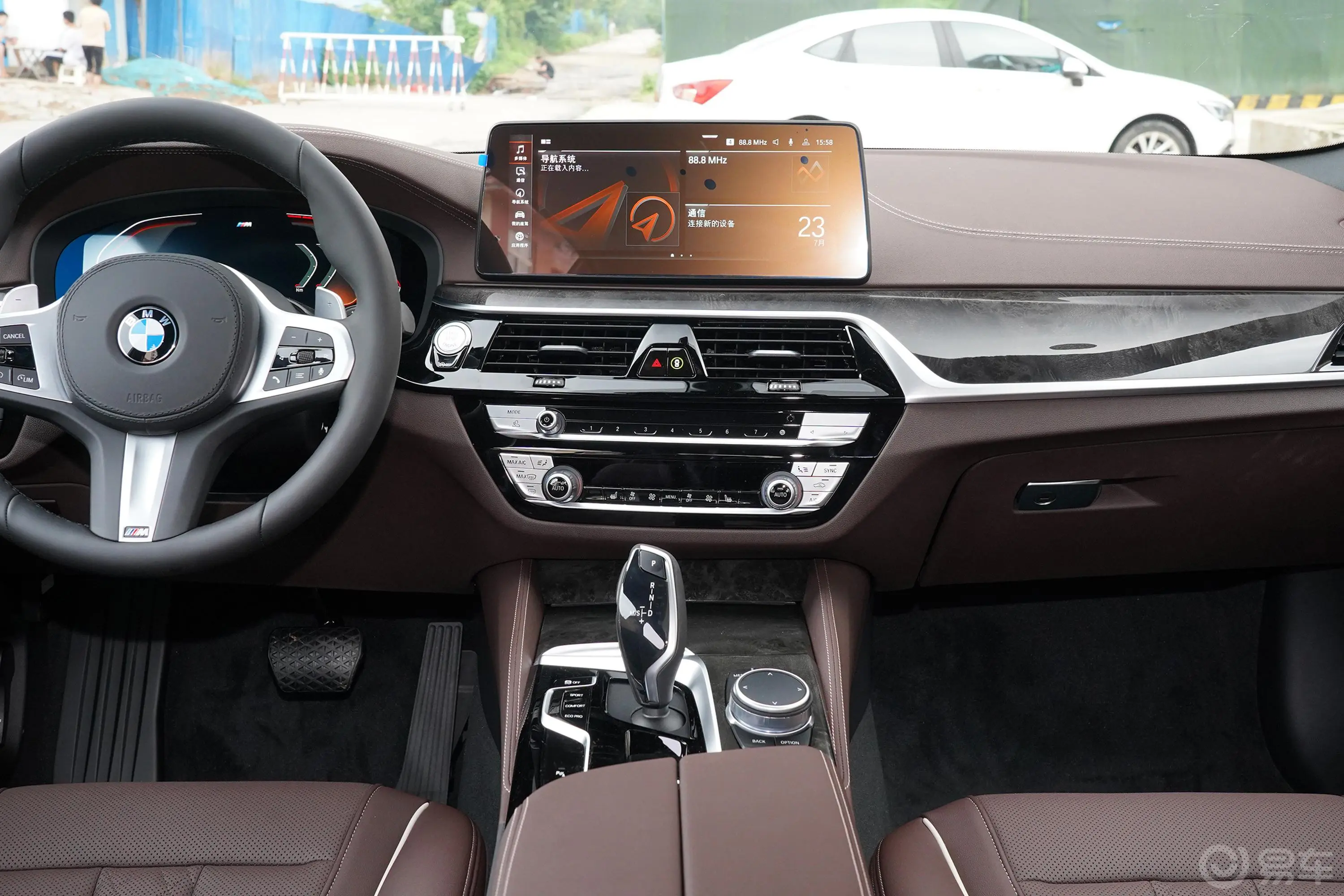 宝马5系改款 530Li xDrive M运动套装中控台整体