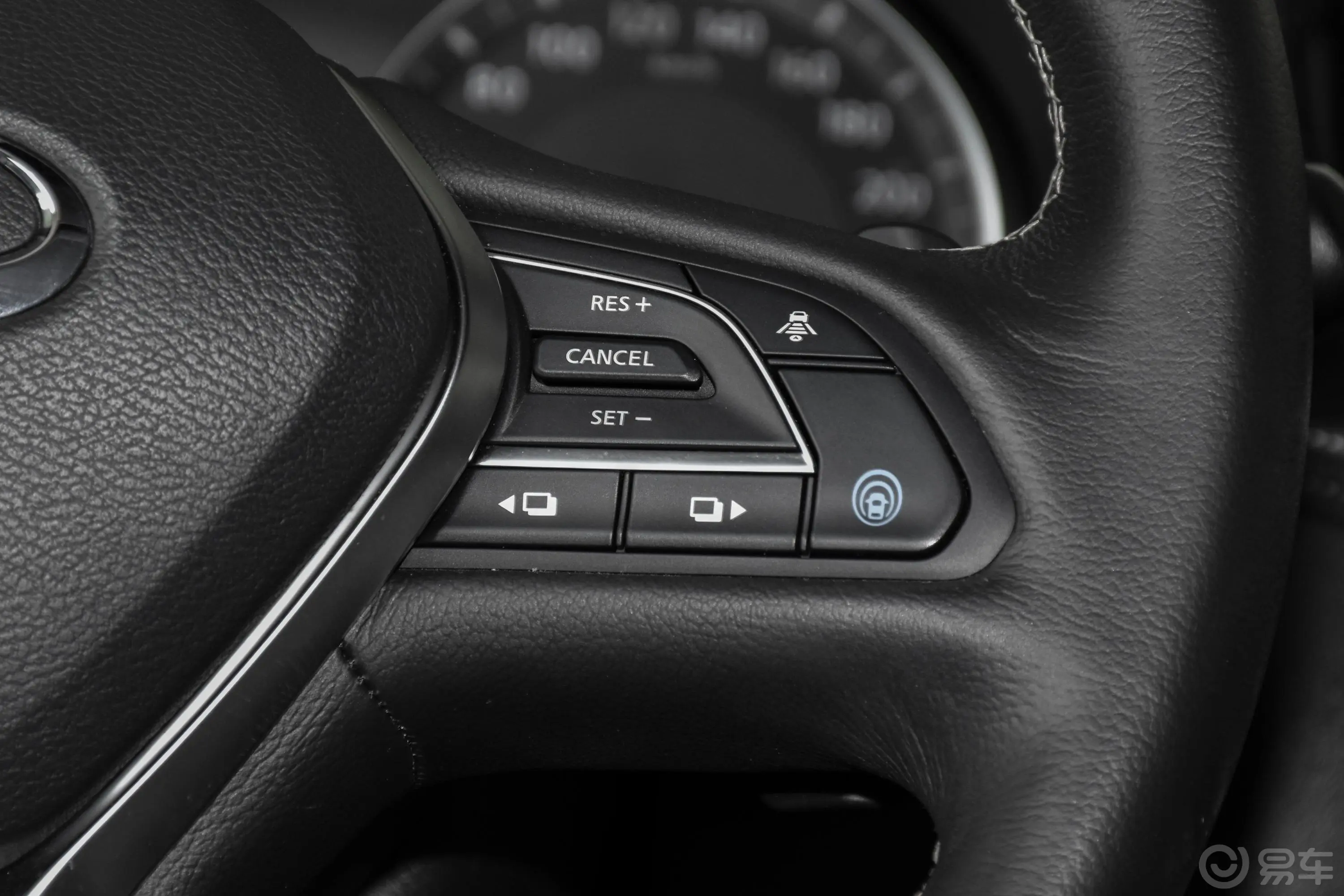 英菲尼迪QX50改款 2.0T 四驱 旗舰版右侧方向盘功能按键