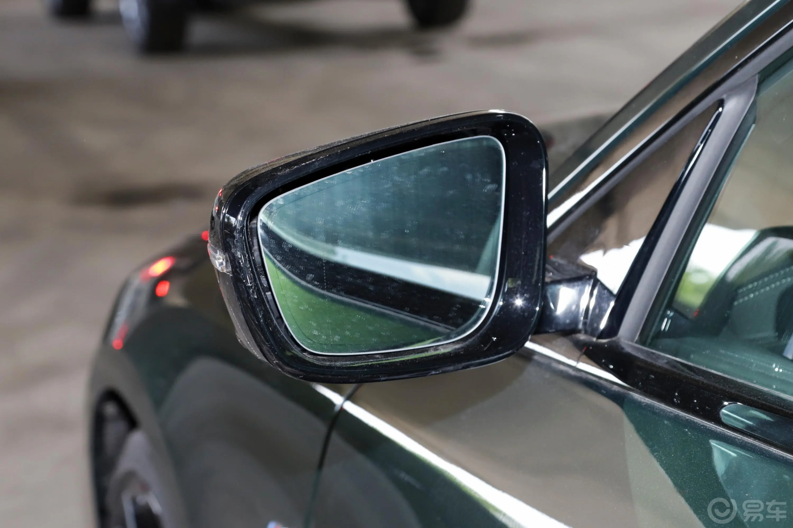 宝马4系改款 敞篷轿跑车 425i M运动曜夜套装后视镜镜面