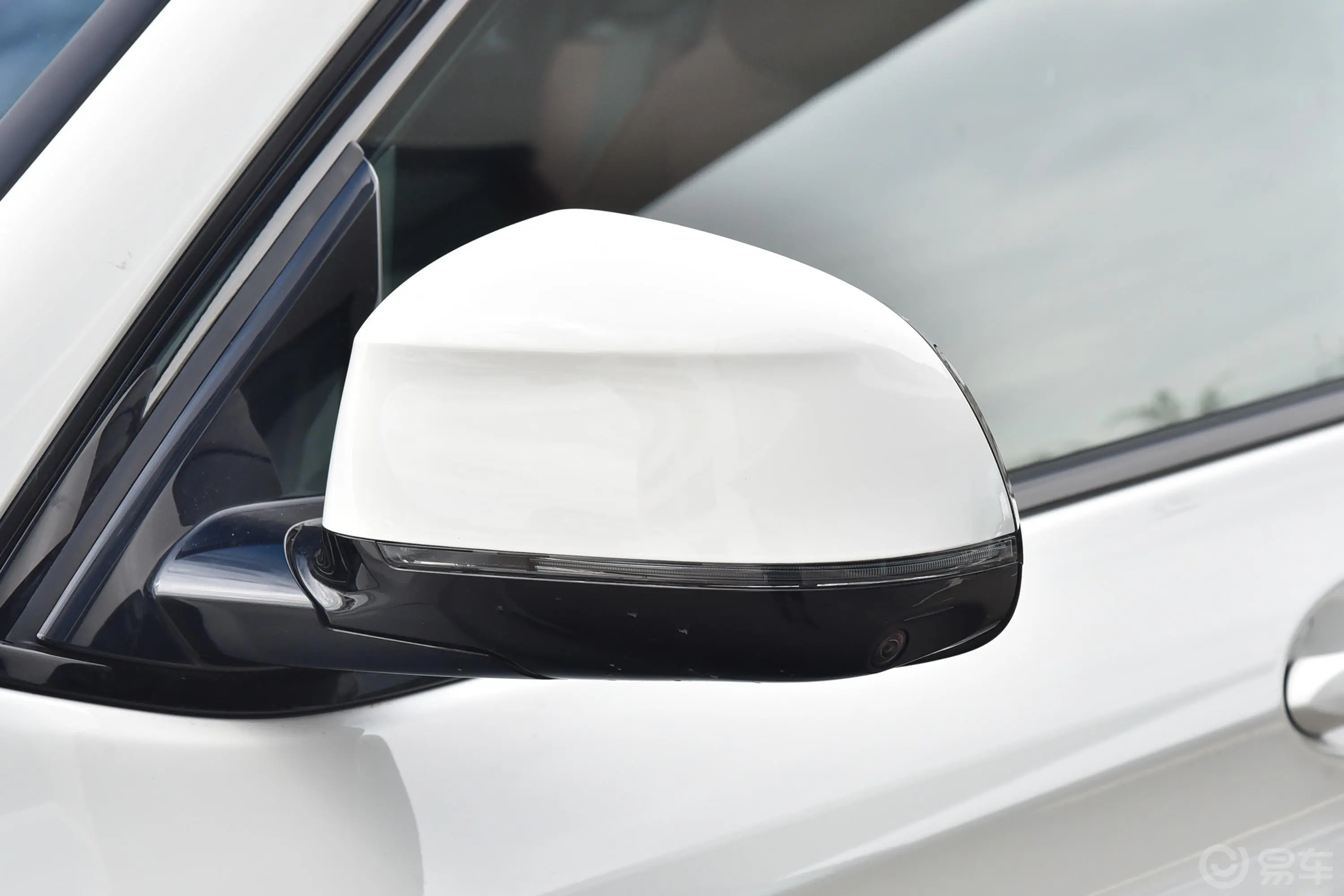 宝马X4改款 xDrive 30i M运动曜夜套装主驾驶后视镜背面
