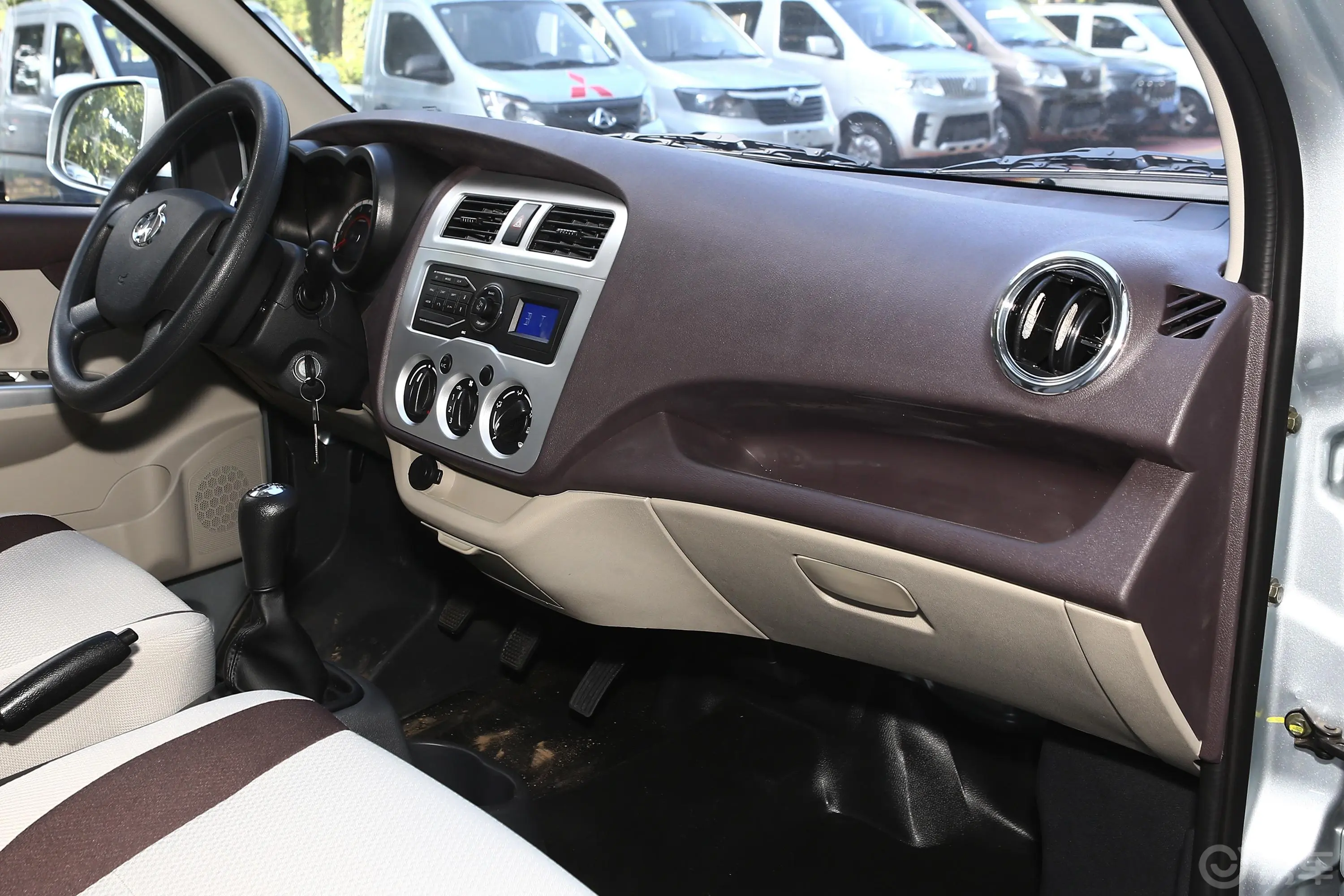 长安星卡1.5L 长轴版 单排 钢板厢货基本型副驾驶位区域