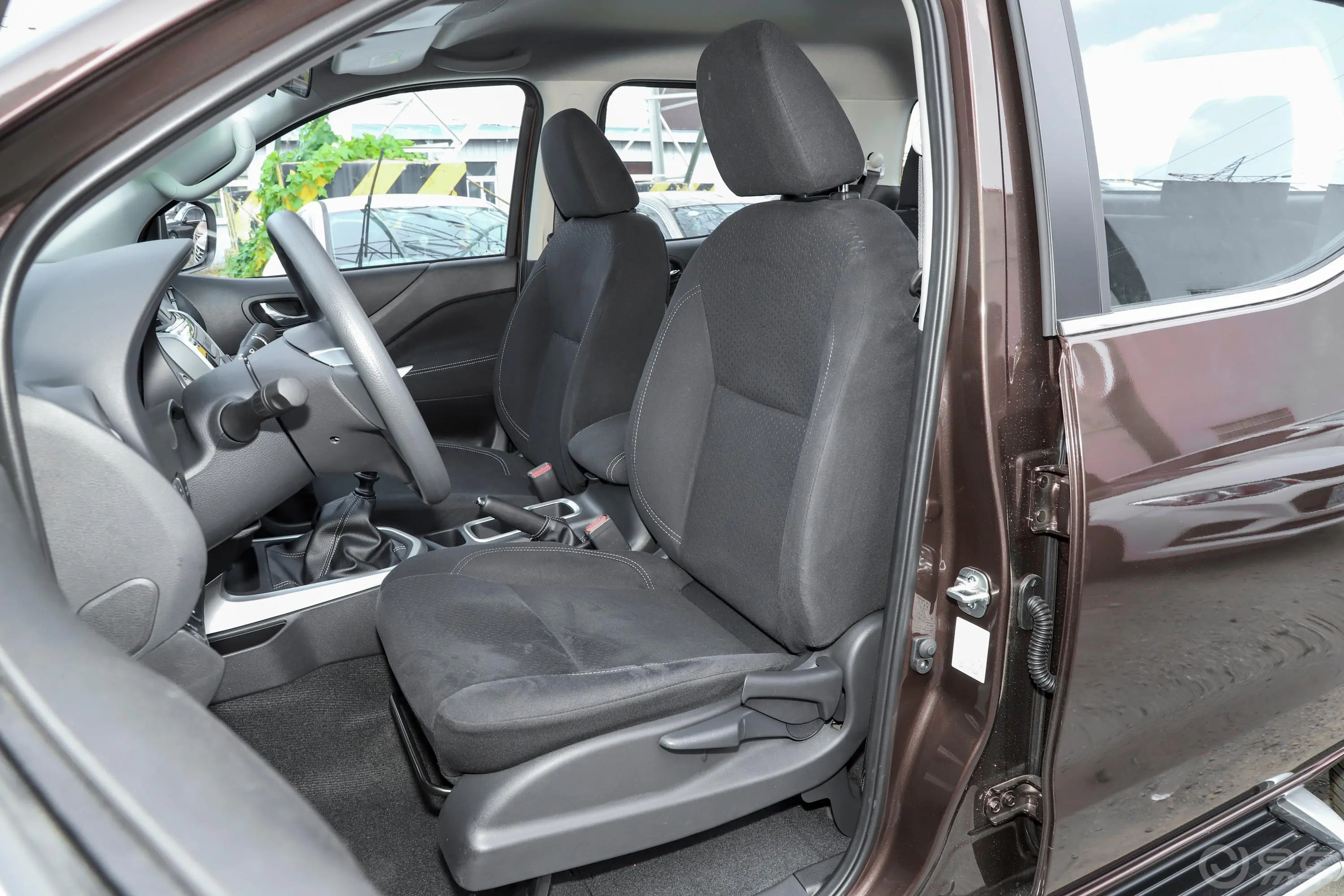 纳瓦拉改款 2.5L 手动四驱尊享型驾驶员座椅