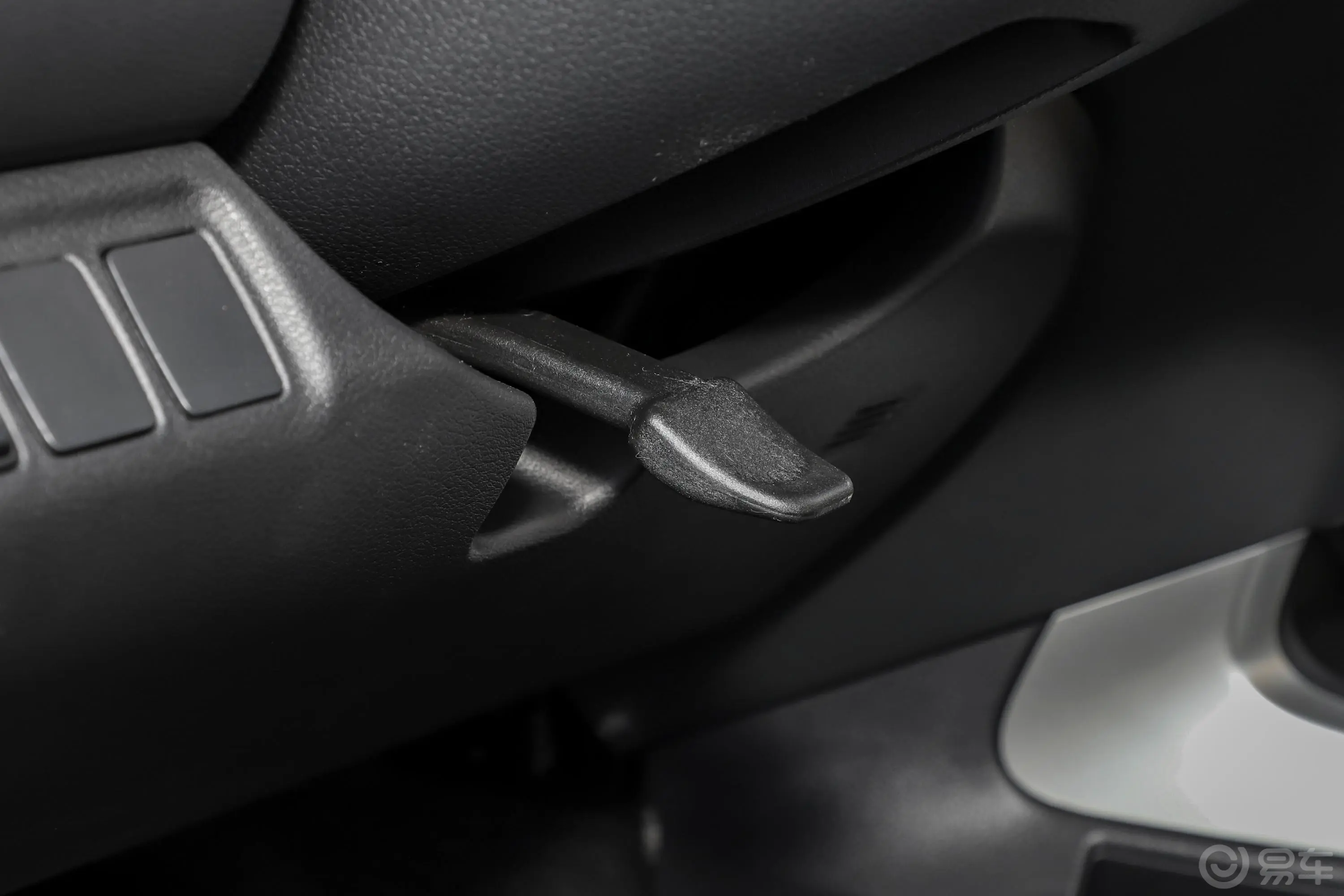 纳瓦拉改款 2.5L 手动两驱舒适型方向盘调节