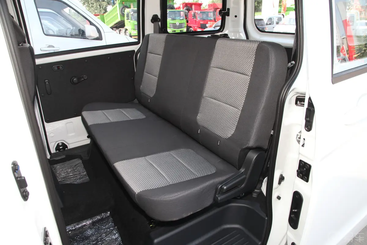 欧诺S欧诺S 1.5L 手动 客车智享版(双蒸空调)后排座椅