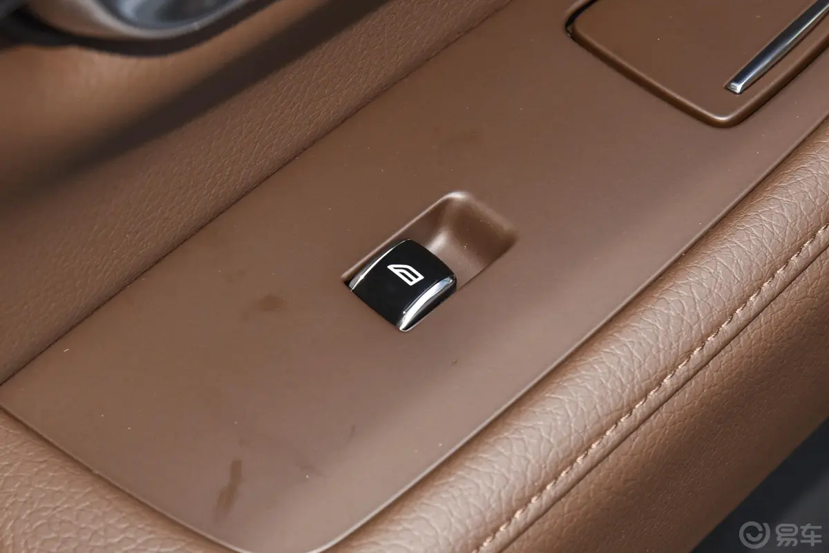 沃尔沃S90新能源T8 智逸豪华版后车窗调节
