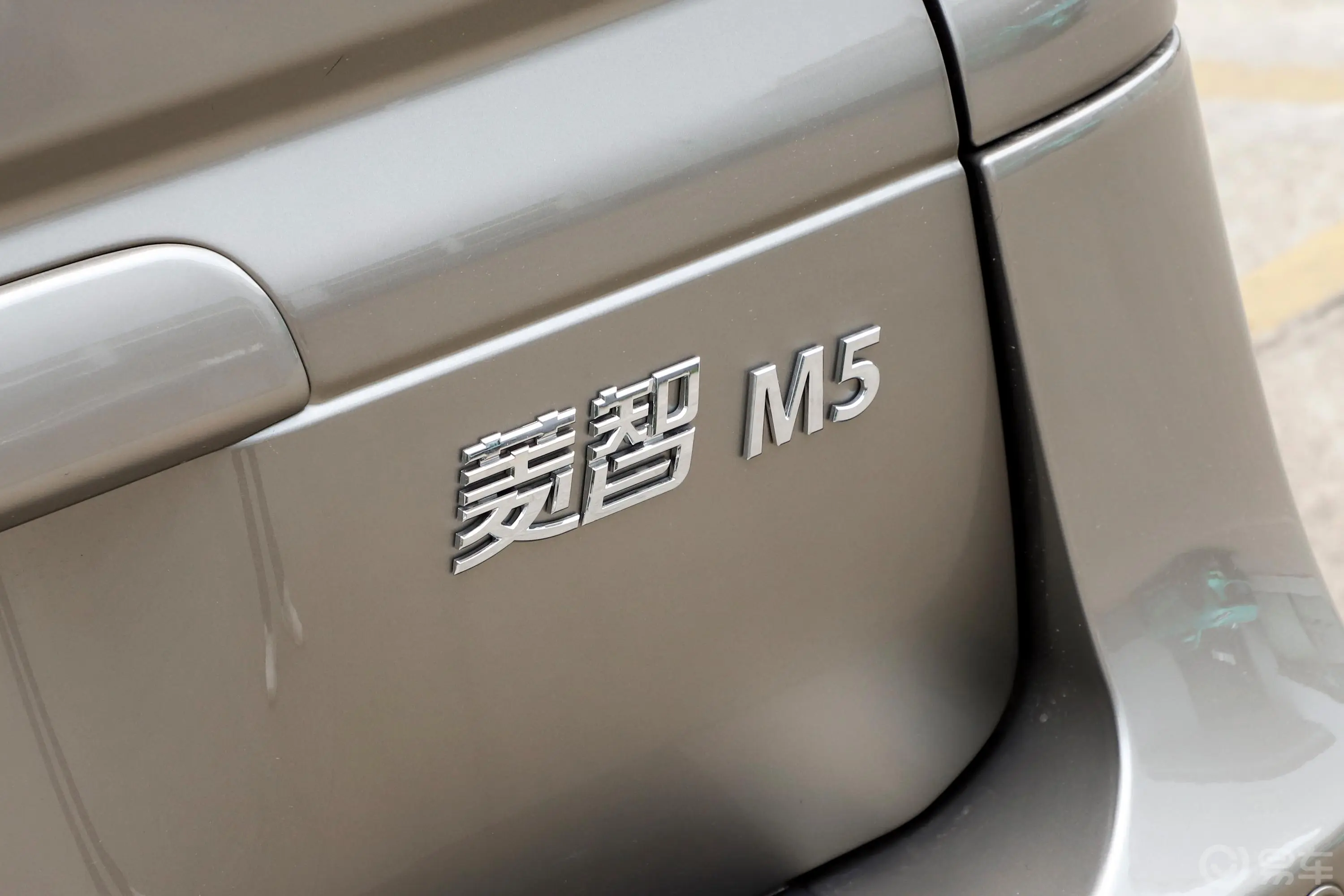 菱智M5 1.6L 实用型 7座外观细节