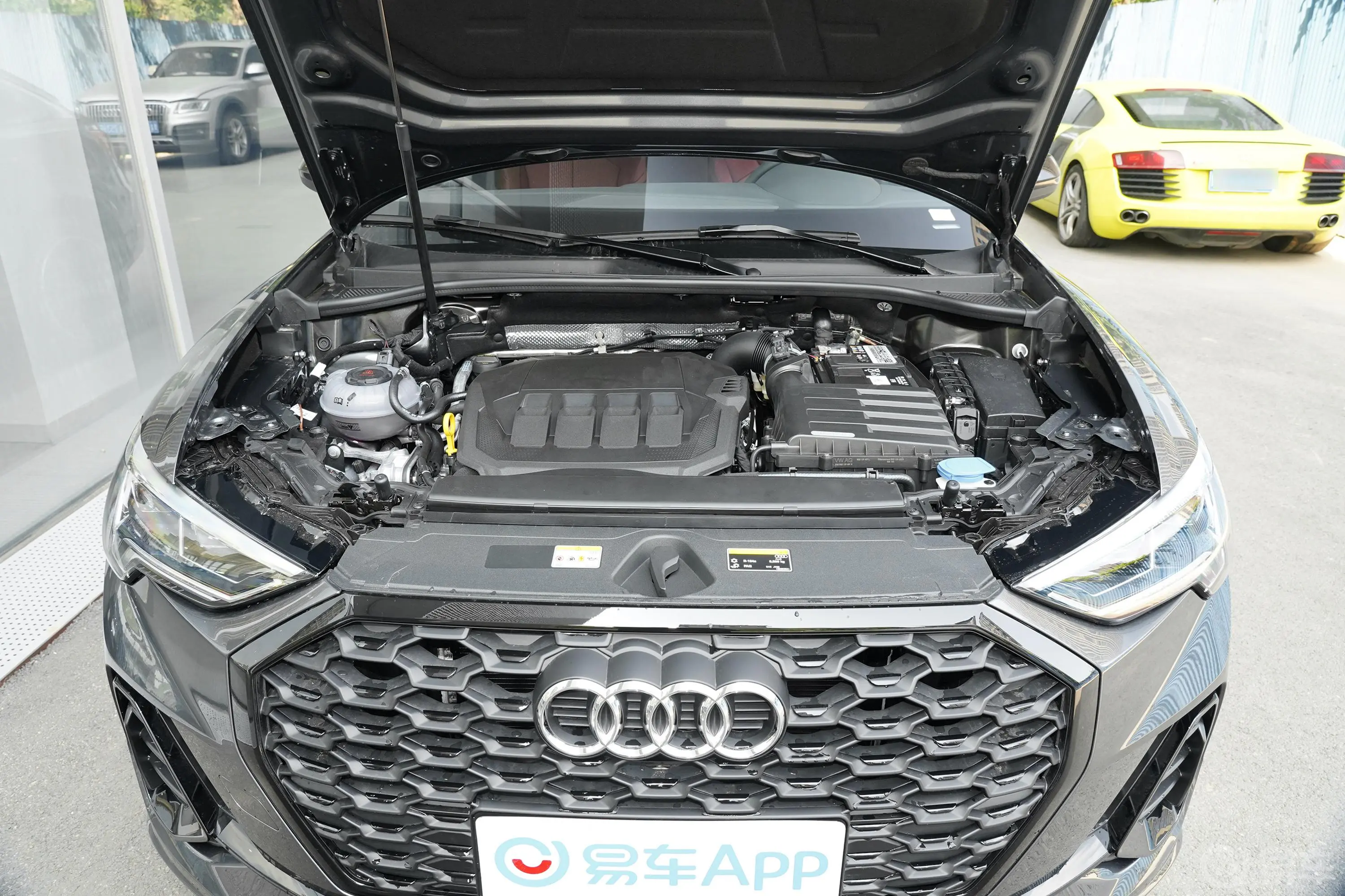 奥迪Q3 Sportback40 TFSI 进享人生版发动机舱整体