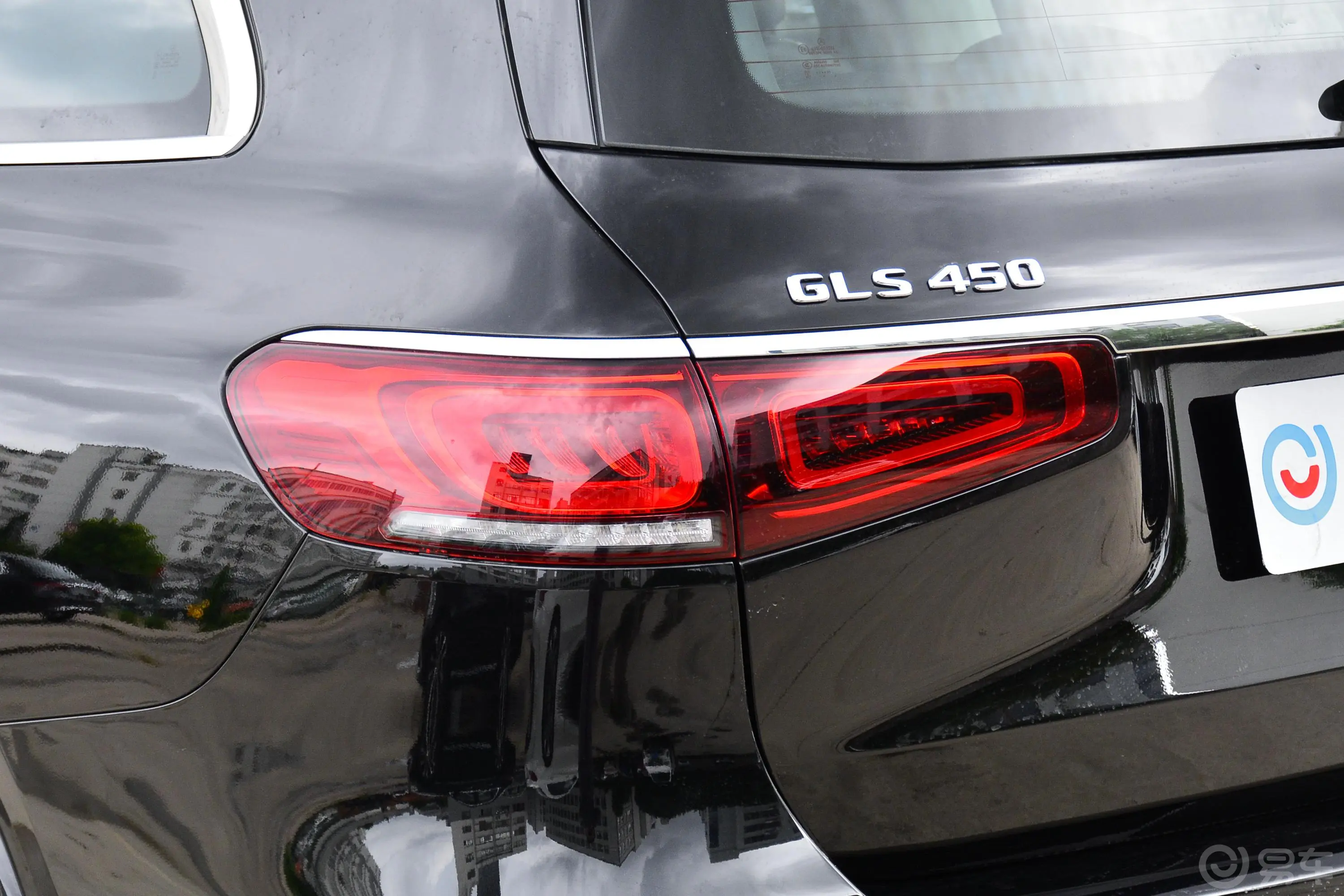 奔驰GLS改款 GLS 450 4MATIC 豪华型尾灯侧45度俯拍