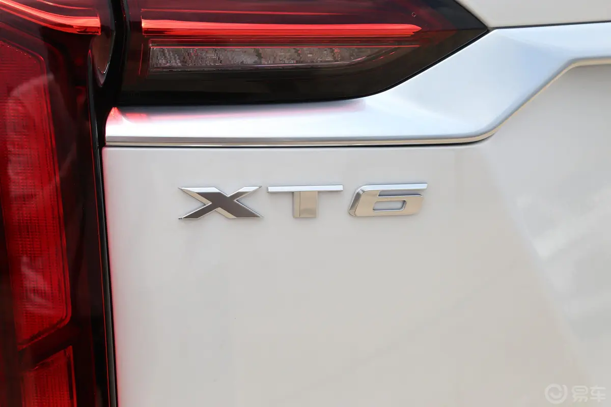 凯迪拉克XT6轻混 2.0T 两驱豪华型 6座外观