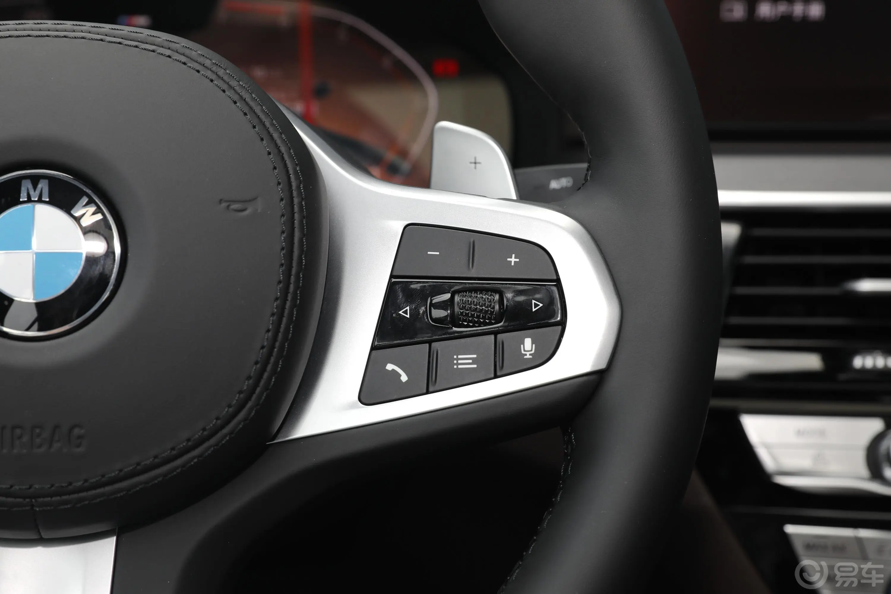 宝马5系改款 530Li 尊享型 M运动套装右侧方向盘功能按键