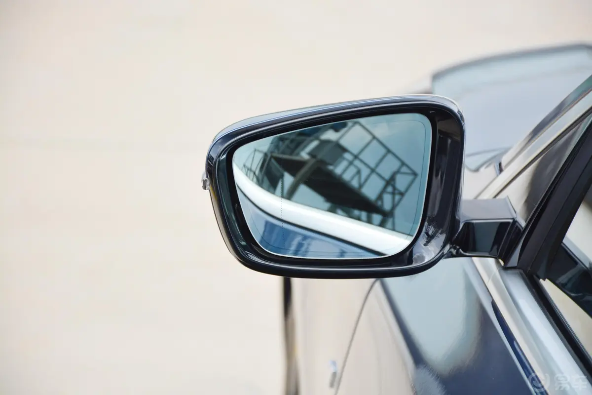 宝马4系改款 敞篷轿跑车 425i M运动套装后视镜镜面