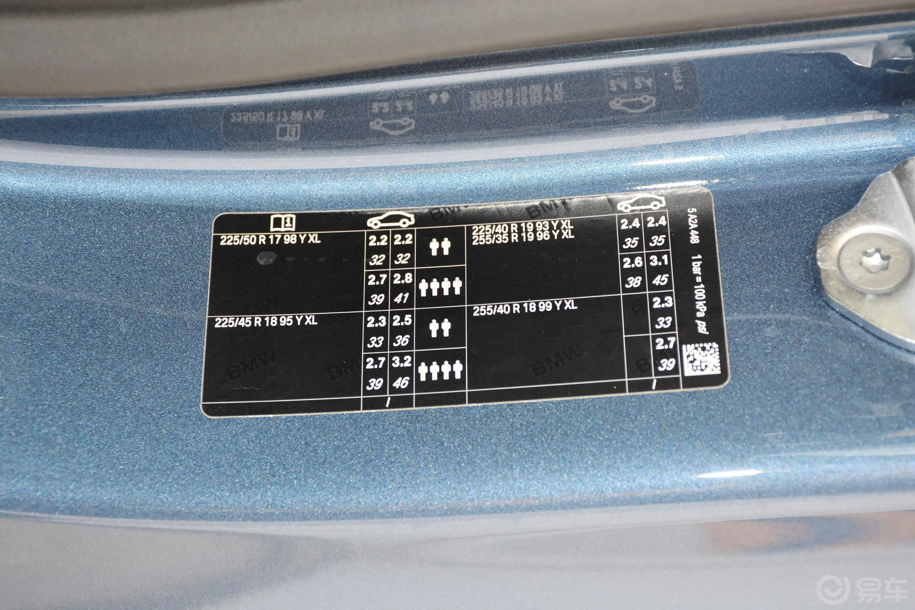 宝马4系改款 敞篷轿跑车 425i M运动套装胎压信息铭牌