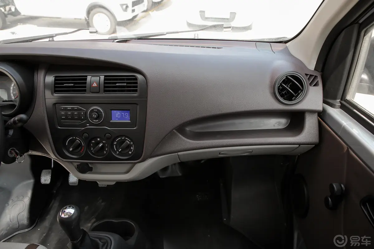 长安星卡1.5L 长轴版 单排 基本型副驾驶位区域