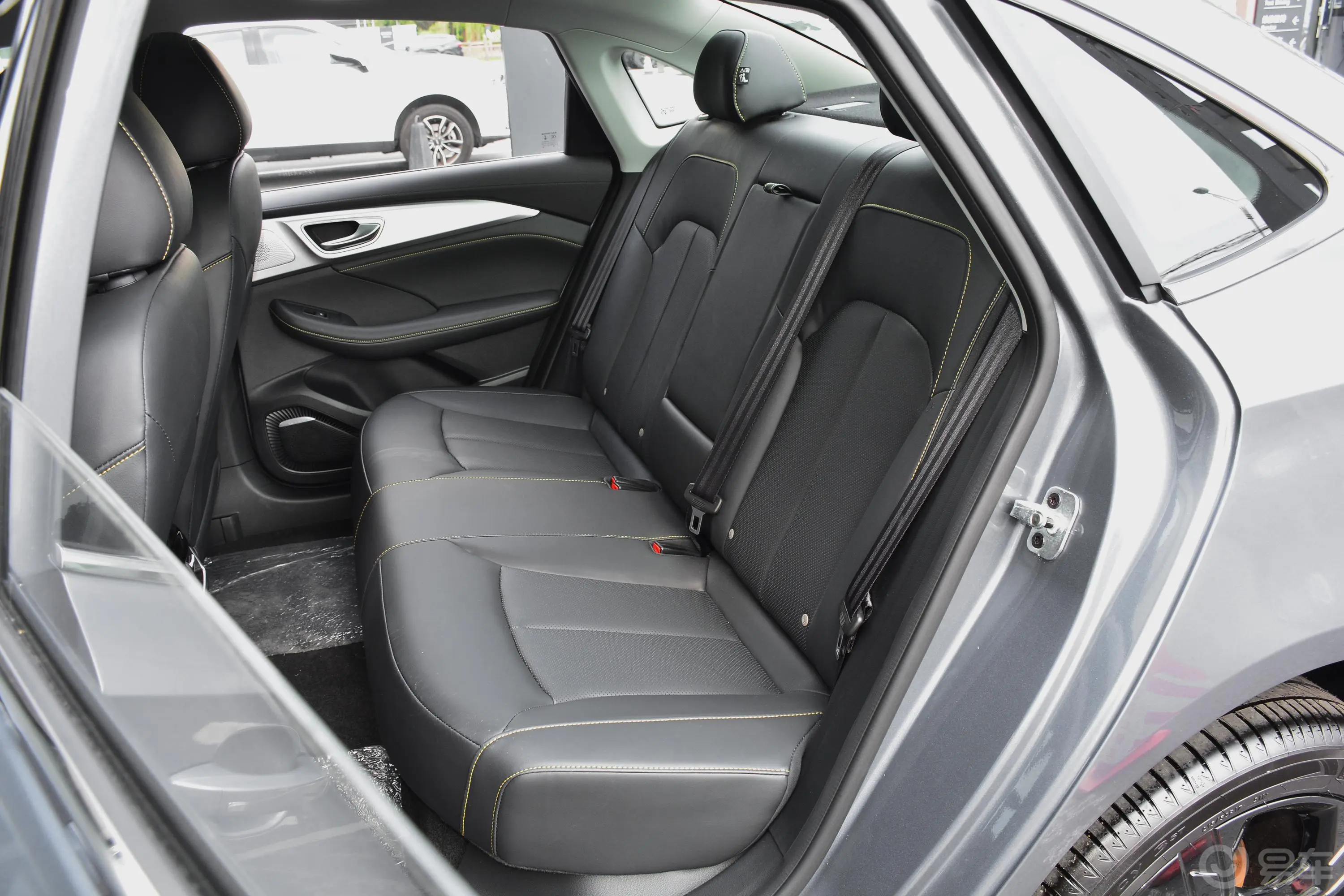 荣威i6 MAX EV500天幕旗舰版后排座椅