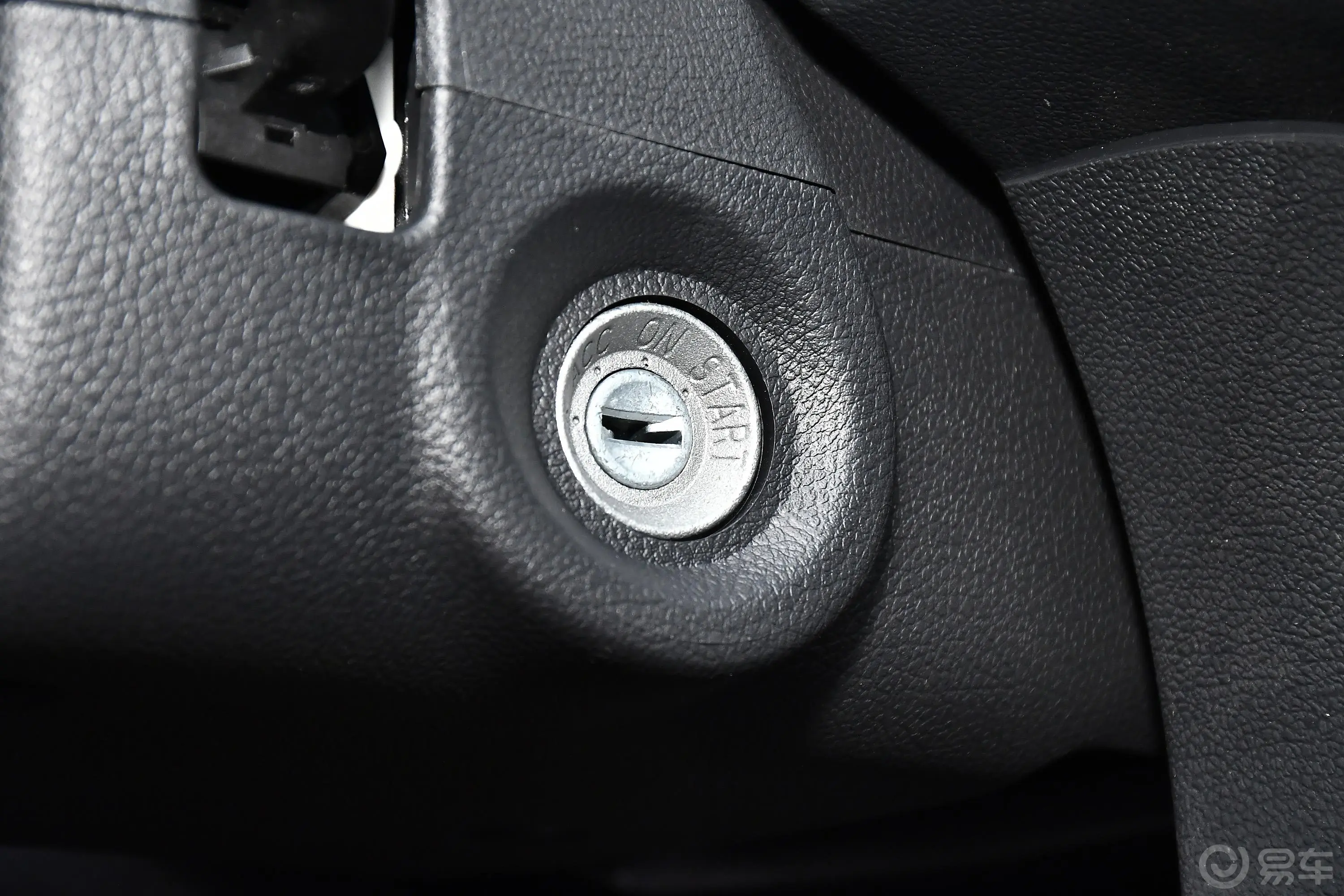 睿行M801.6L 手动 平顶背掀门 单蒸空调 舒适型 4座钥匙孔或一键启动按键