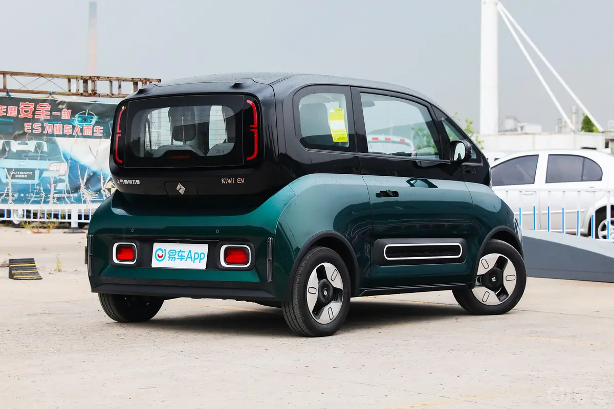 宝骏KiWi EV305km 艺术家 多氟多新能源31.9kWh三元锂外观