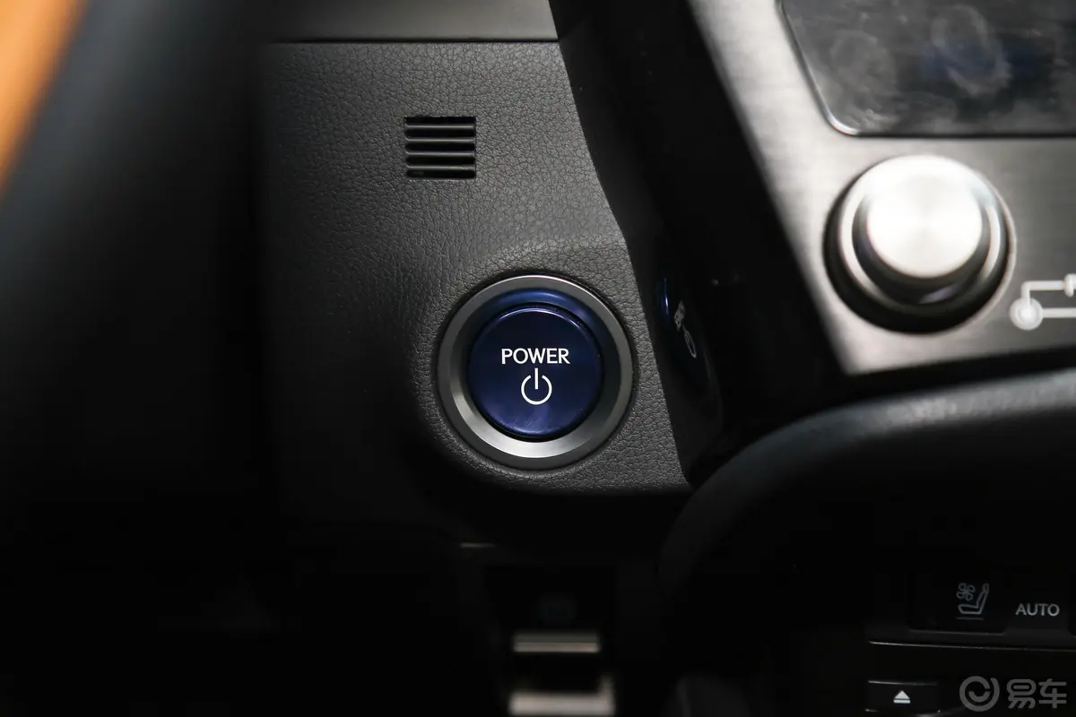 雷克萨斯ES300h 行政版钥匙孔或一键启动按键
