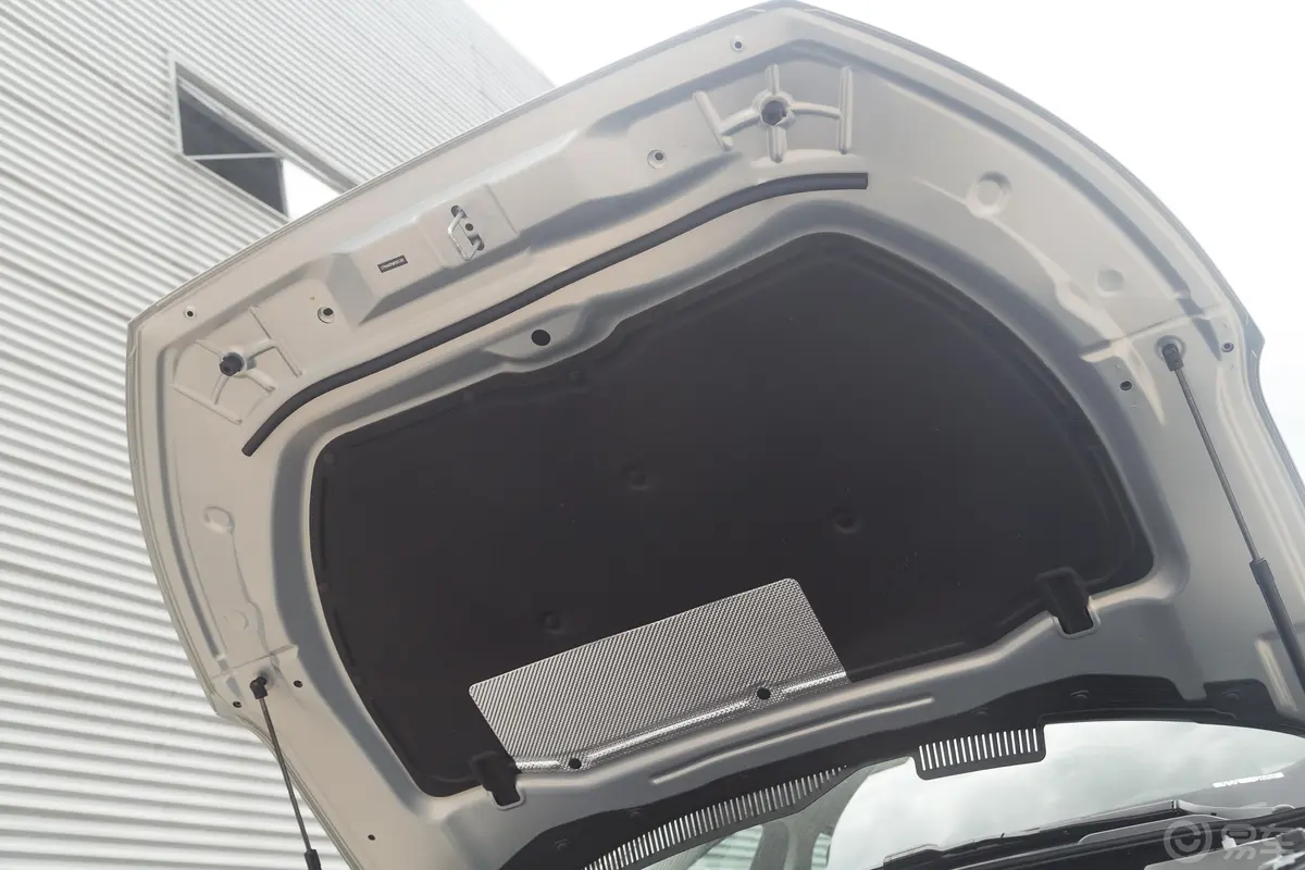 红旗H5经典1.8T 自动智联旗享版前舱盖内侧