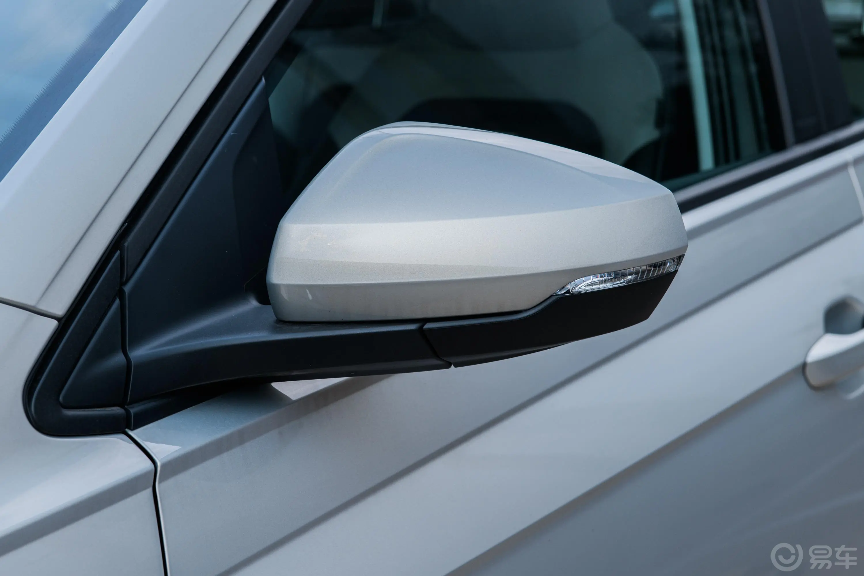 PoloPlus 1.5L 自动炫彩科技版主驾驶后视镜背面