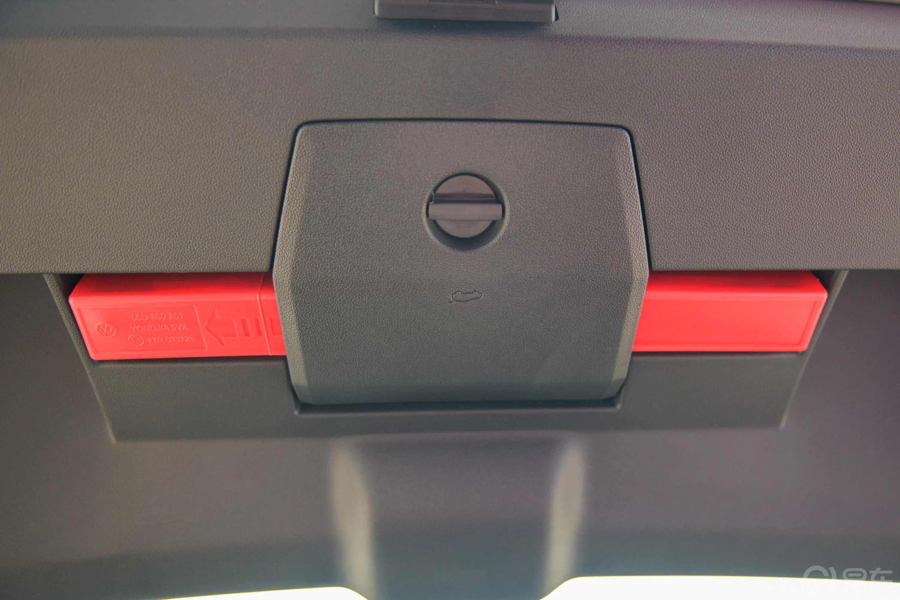 PoloPlus 1.5L 自动炫彩科技版电动尾门按键（手动扶手）