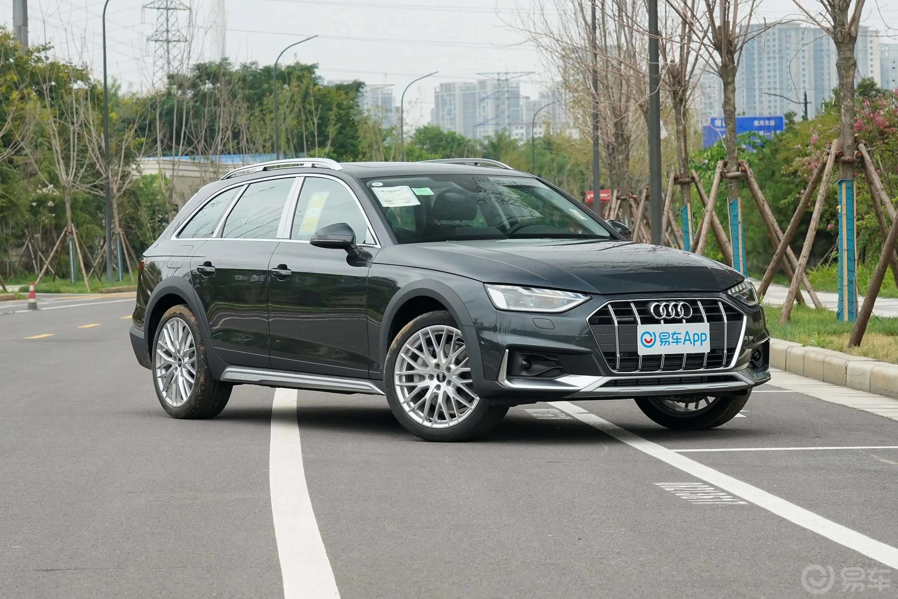 奥迪A4(进口)allroad quattro 探索家觅境版侧前45度车头向右水平