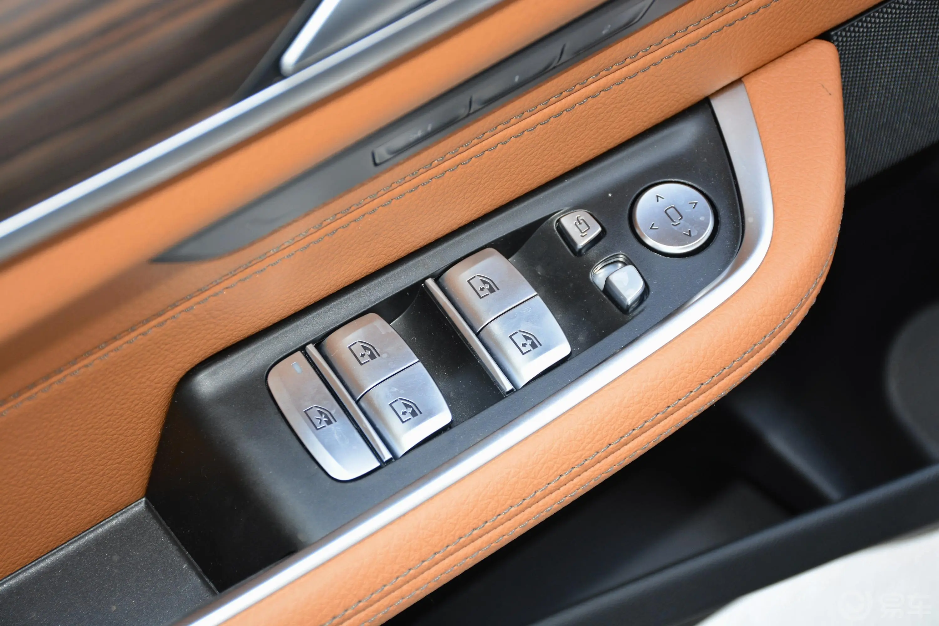 宝马6系GT改款 630i 豪华设计套装车窗调节整体