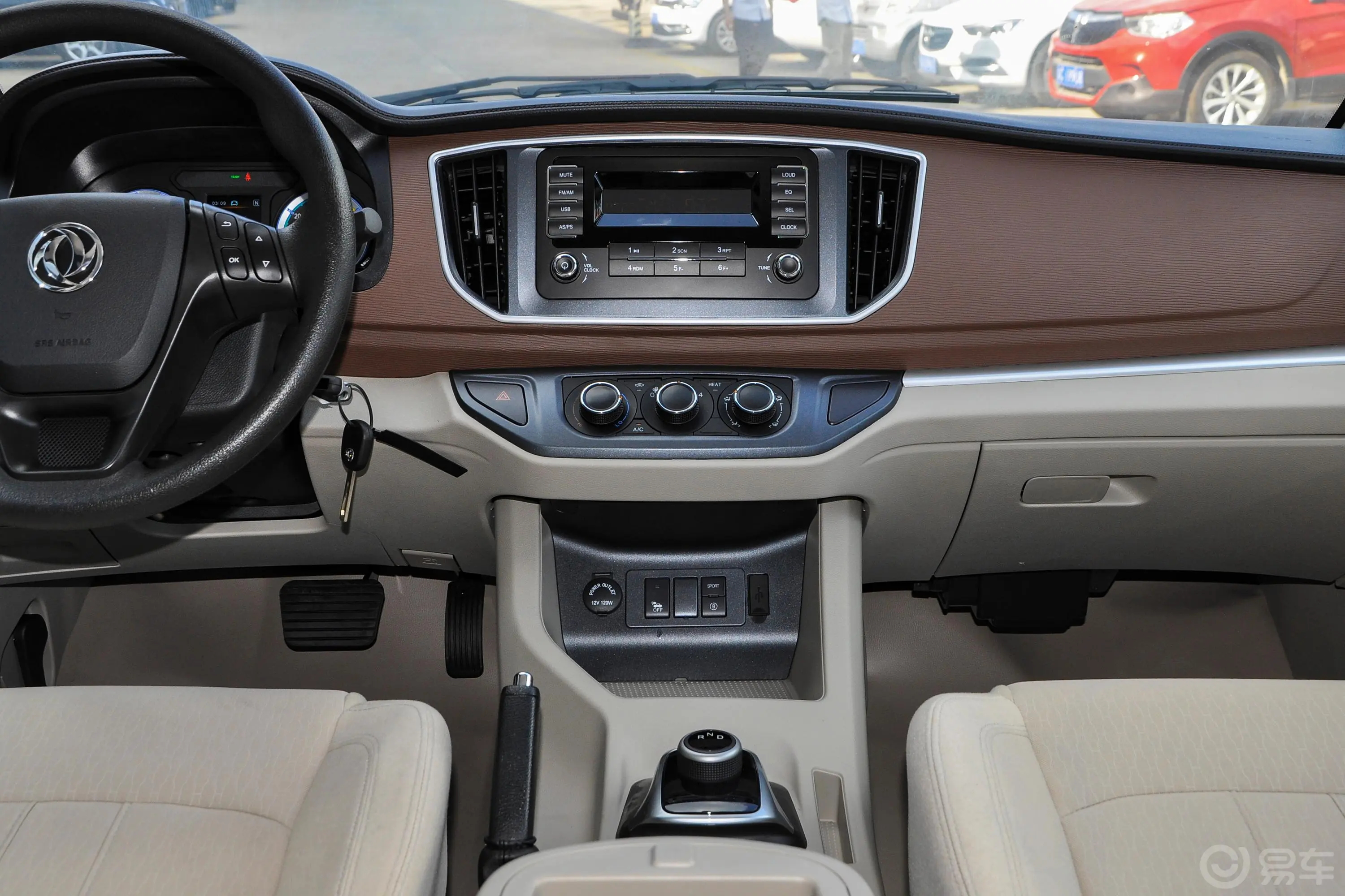 菱智M5 EV客运版 舒适型 7座中控台整体