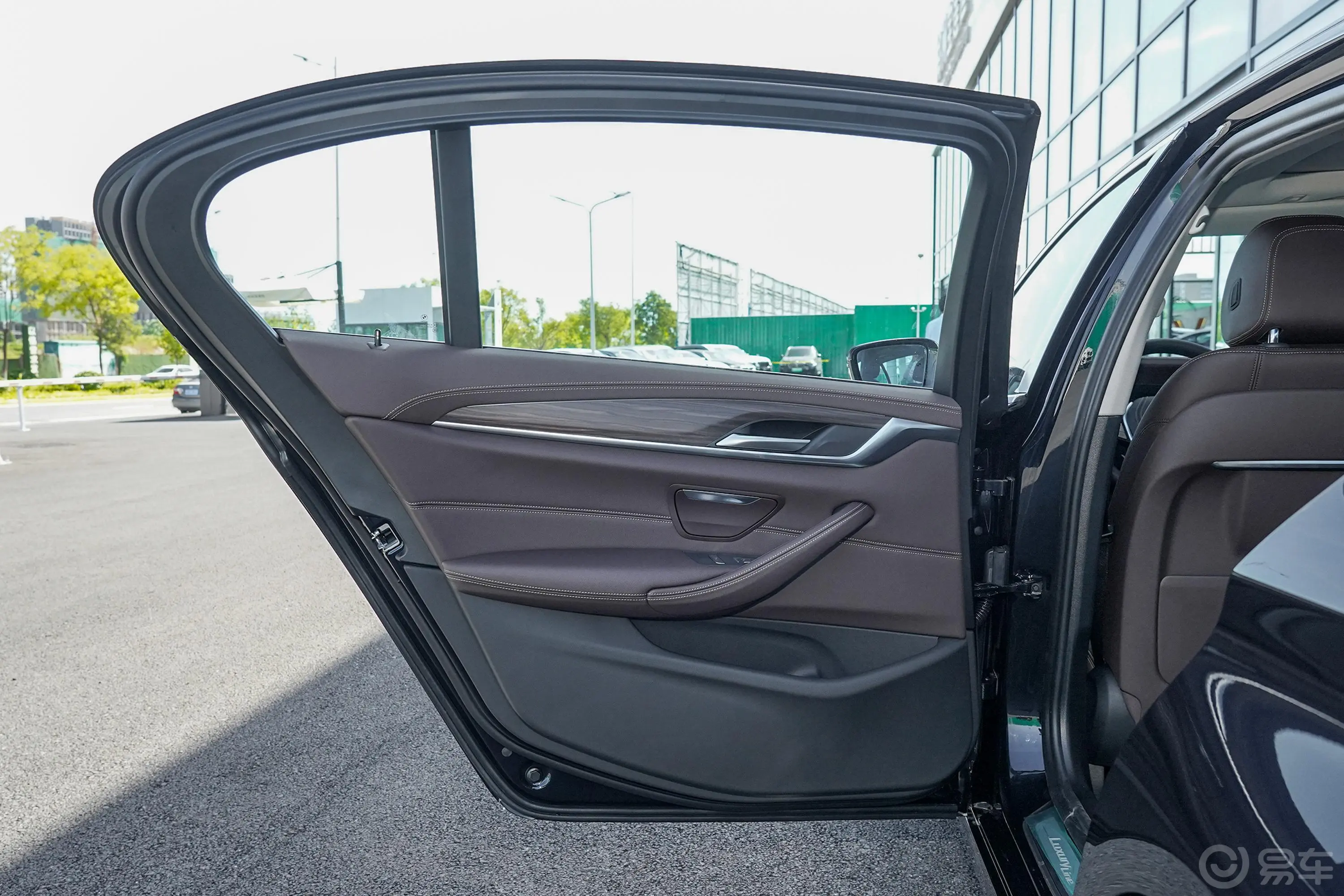 宝马5系改款 530Li xDrive 豪华套装驾驶员侧后车门