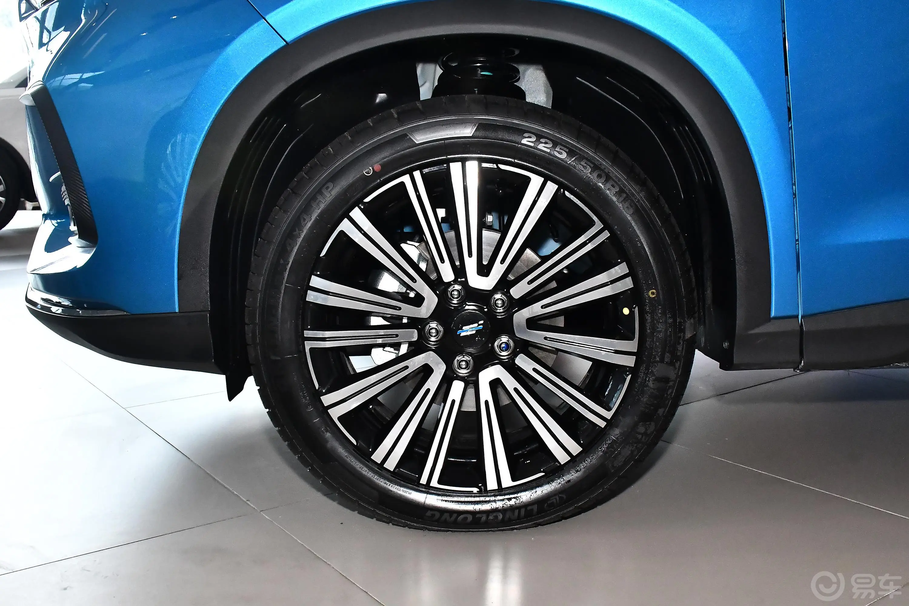 长安欧尚X5改款 1.5T 双离合豪华型前轮毂造型