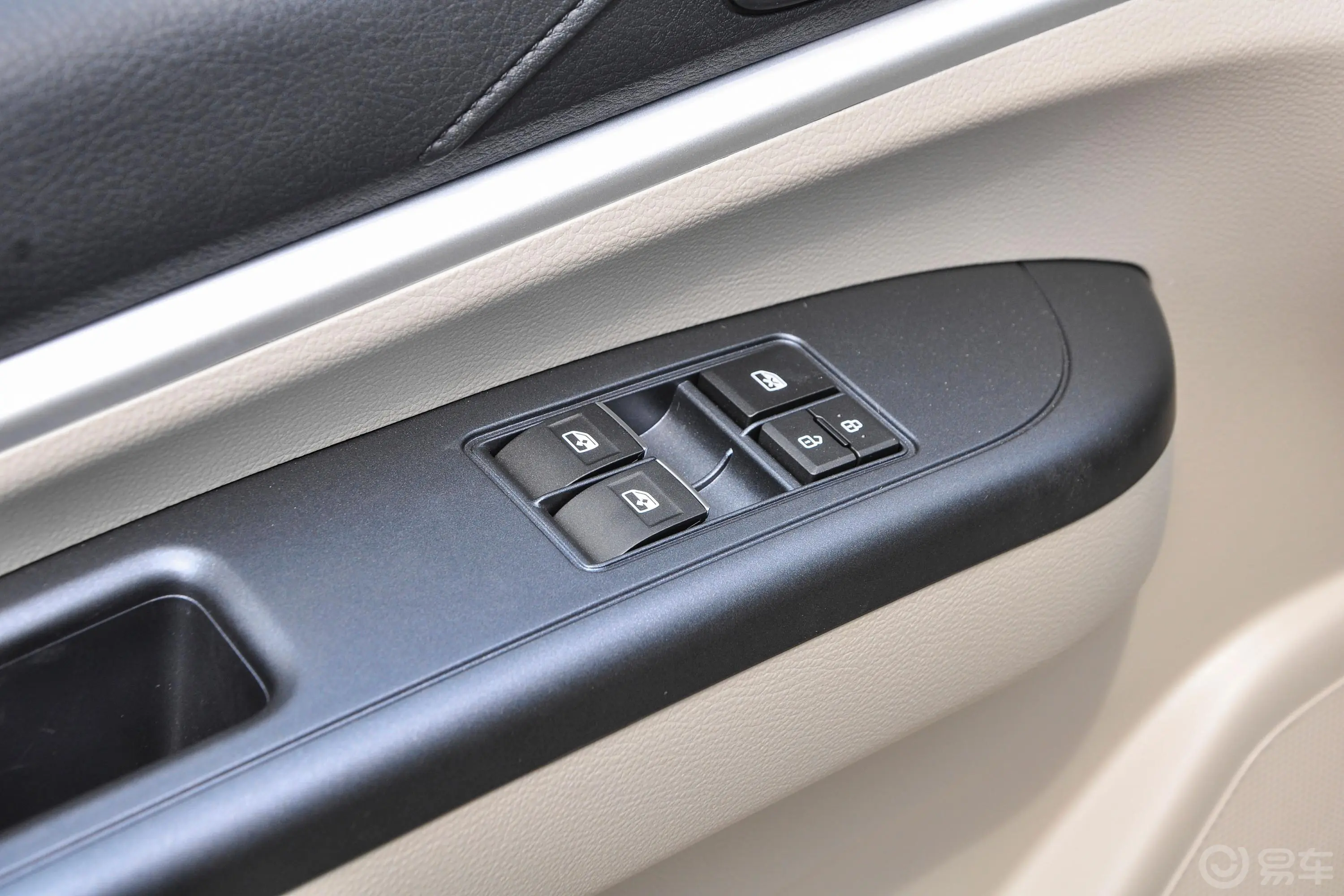 菱智M5 EV客运版 舒适型 7座车窗调节整体