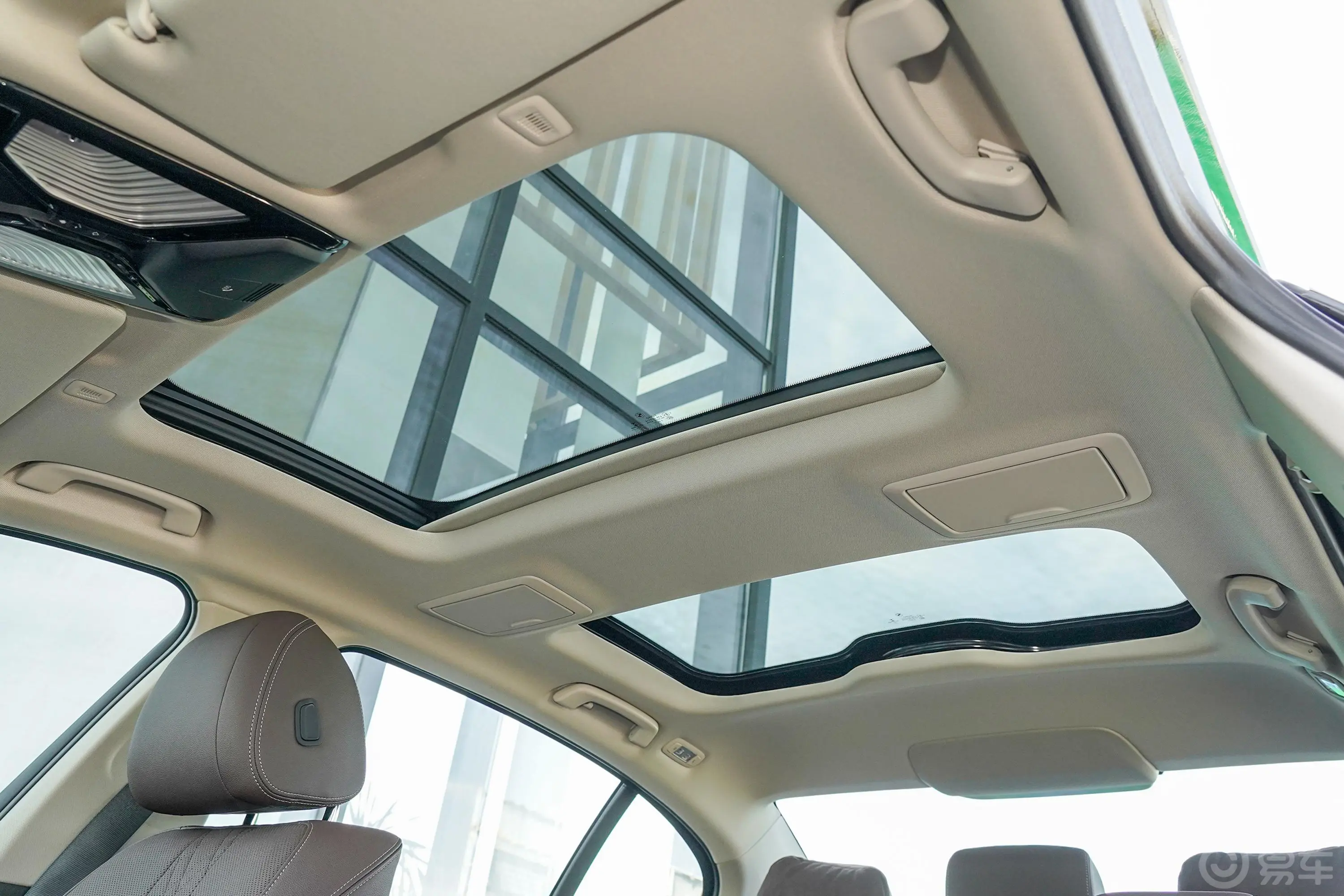 宝马5系改款 530Li xDrive 豪华套装天窗内拍关闭