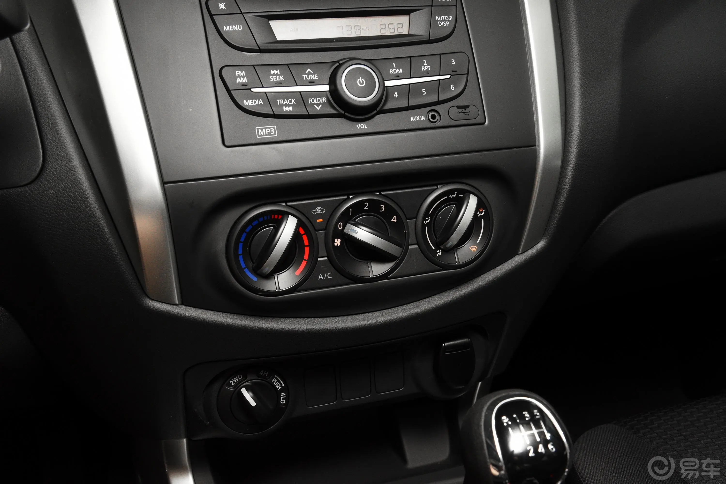 纳瓦拉改款 2.5L 手动四驱舒适型空调