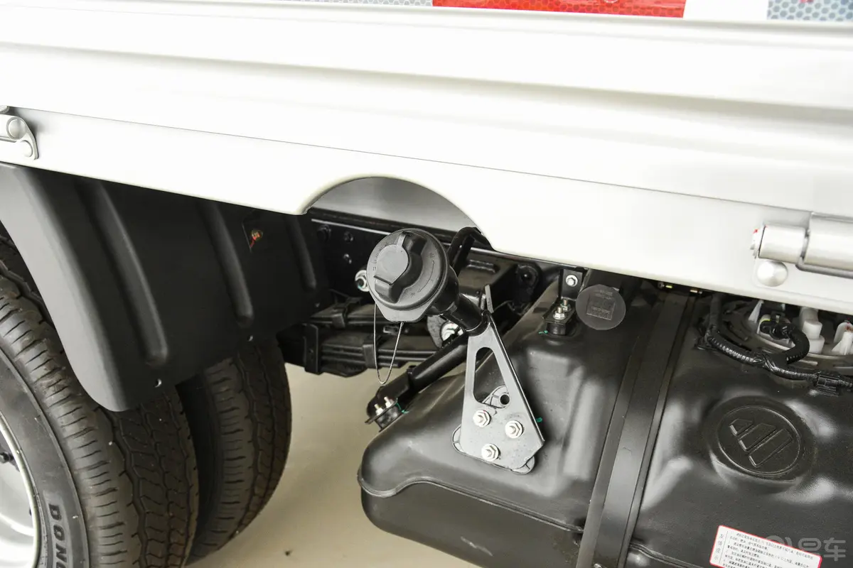 祥菱VV3 东安1.6L 122马力 3.7米 平板 单排 后双轮 标准版 汽油 国VI油箱盖
