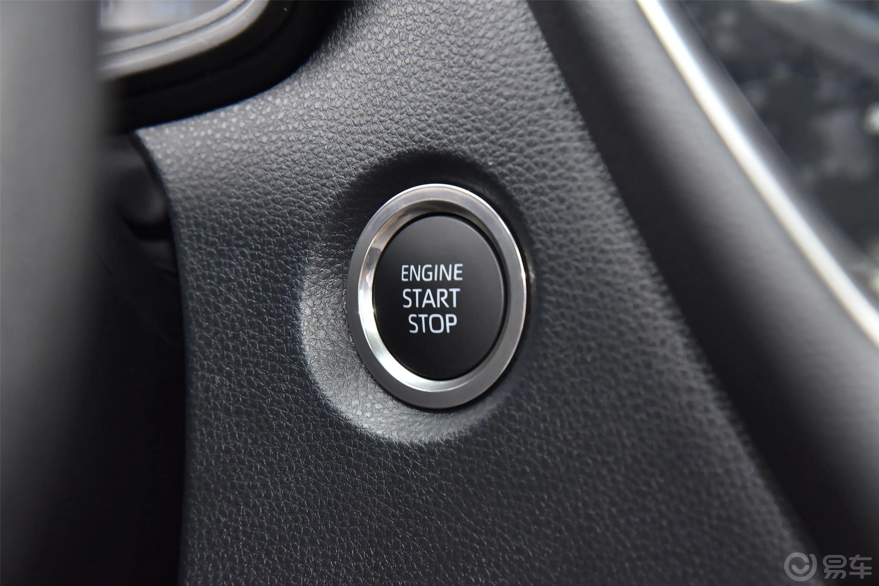 卡罗拉1.5L CVT 精英版钥匙孔或一键启动按键