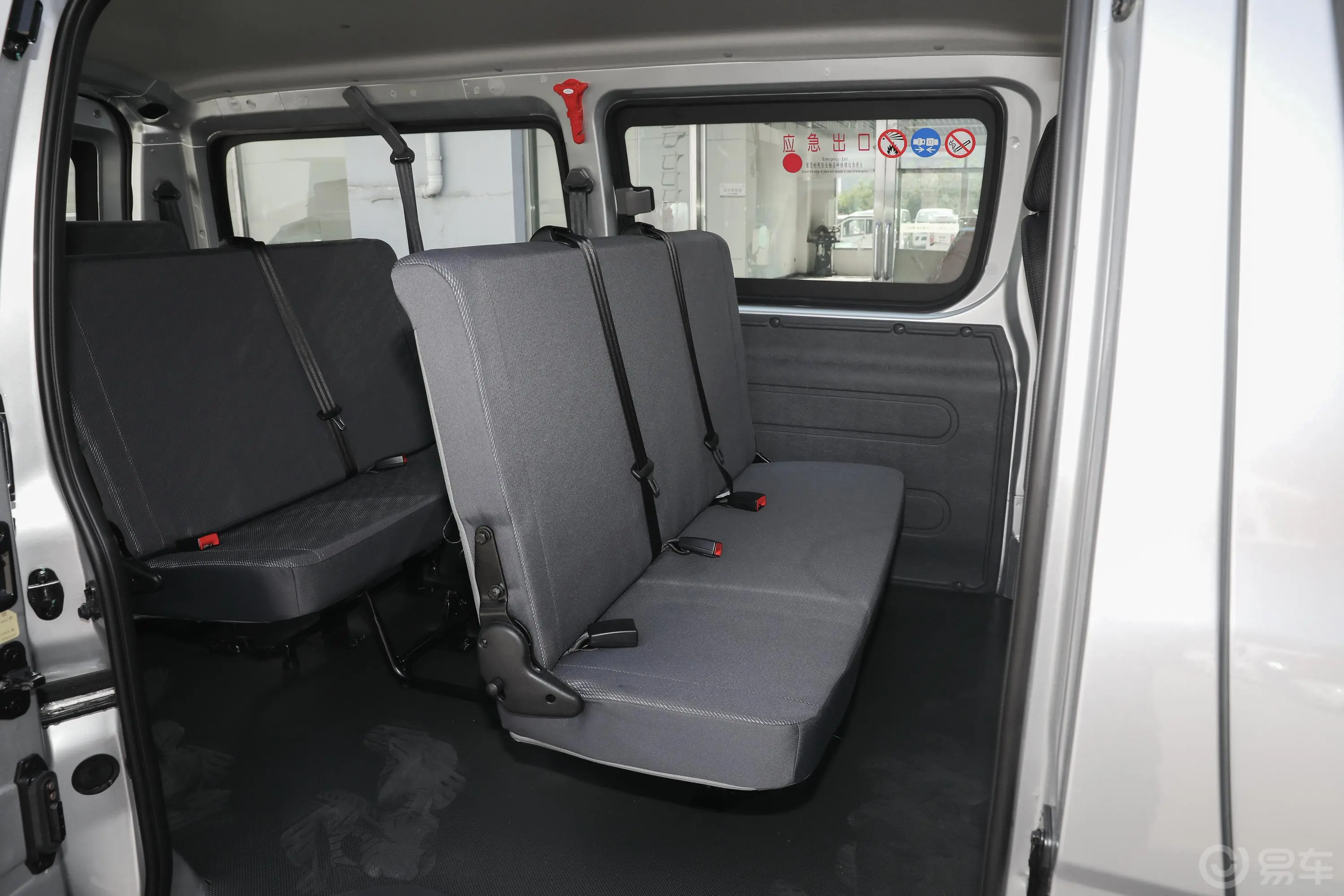 风景G5多用途乘用车 2.4L 手动 商运版 10座 国VI后排座椅